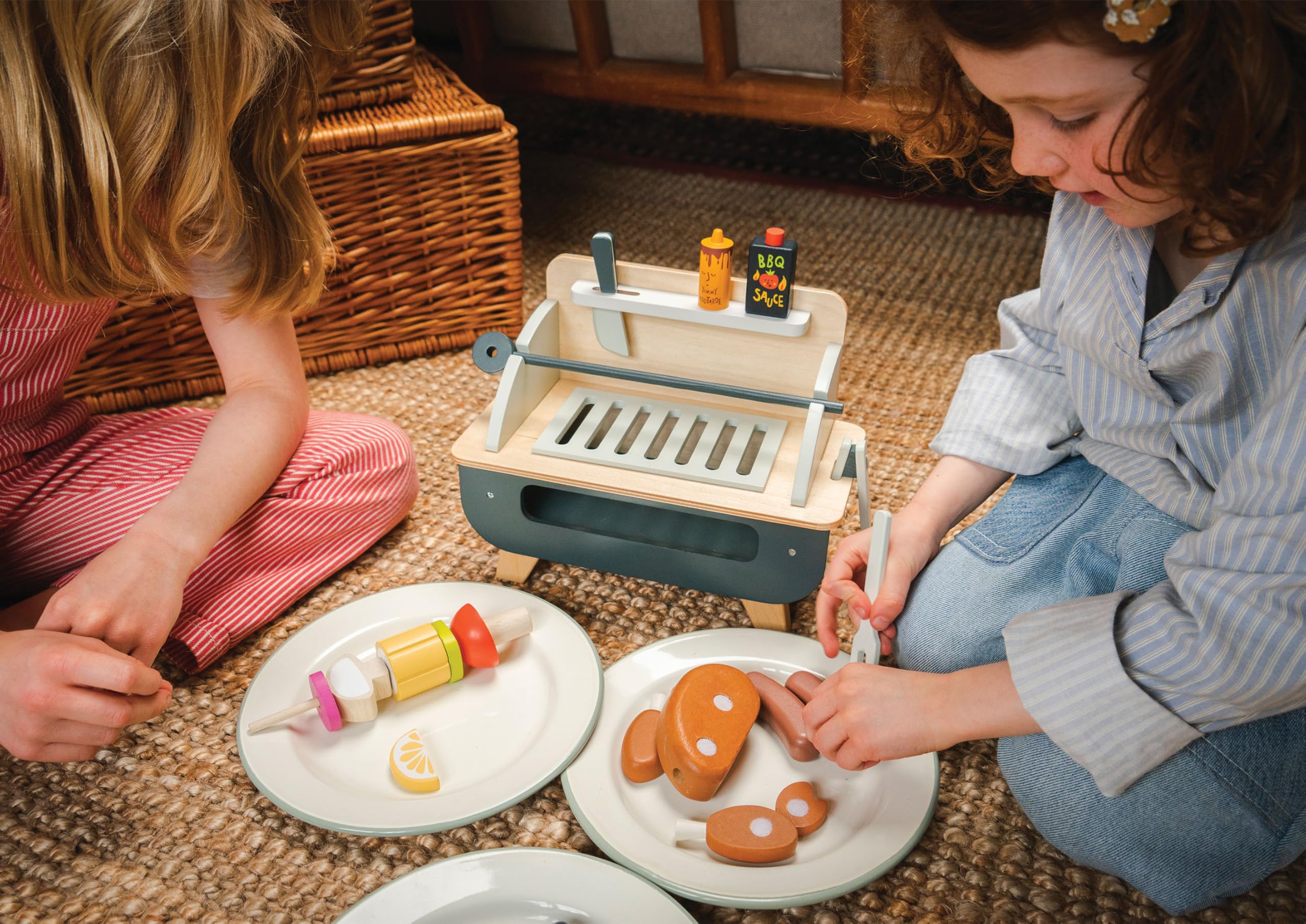 Tender Leaf Toys Zestaw do grillowania – 27-częściowy drewniany interaktywny zestaw do grillowania z jedzeniem i przyborami dla chłopców i dziewcząt – doskonała zabawka do odgrywania ról – pobudza