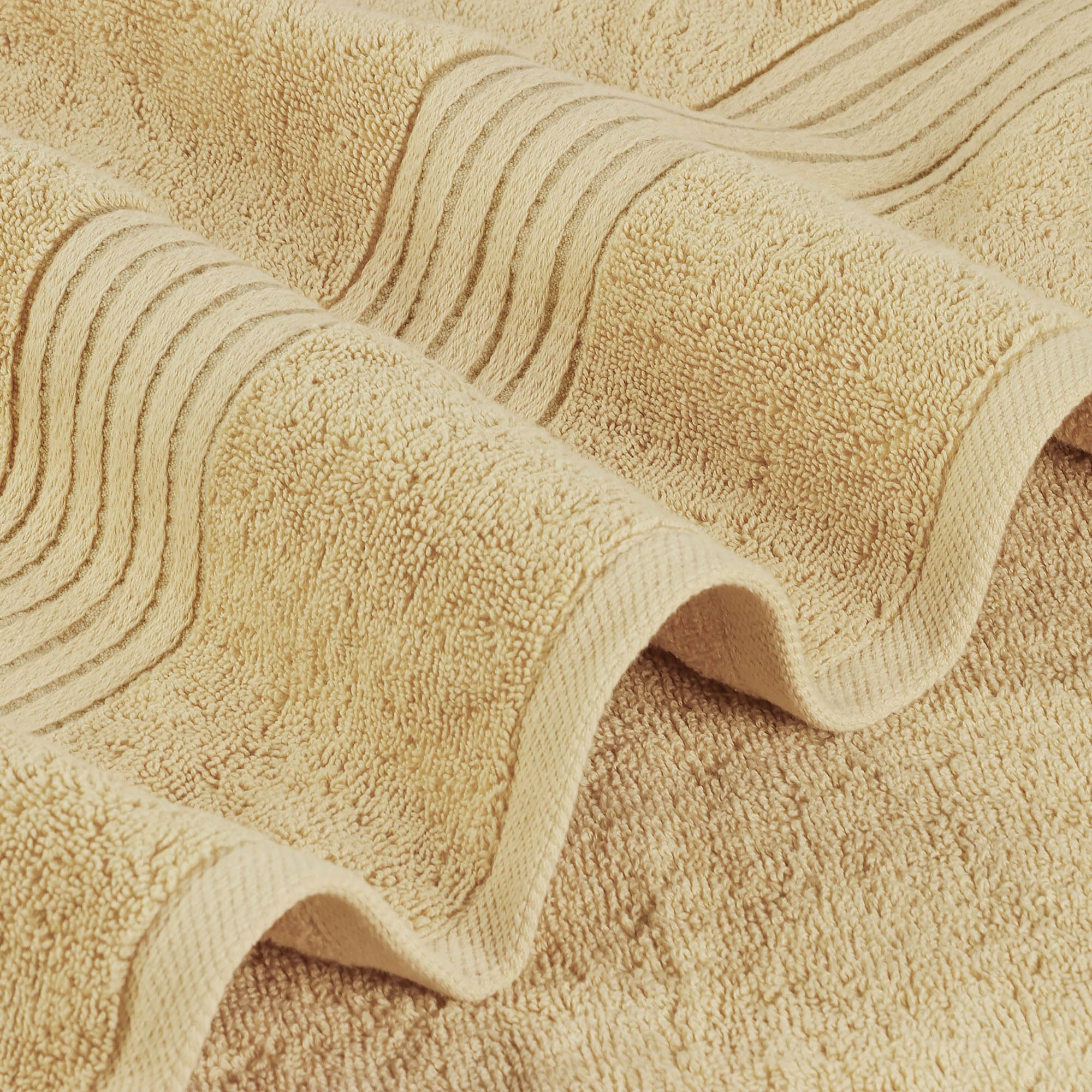 Utopia Towels 4-częściowy zestaw luksusowych ręczników kąpielowych, (60 x 137 cm), 100% bawełna pierścieniowa 600 g/m2, lekkie i bardzo chłonne szybkoschnące ręczniki do łazienki, na siłownię, do spa i hotelu (beżowe)