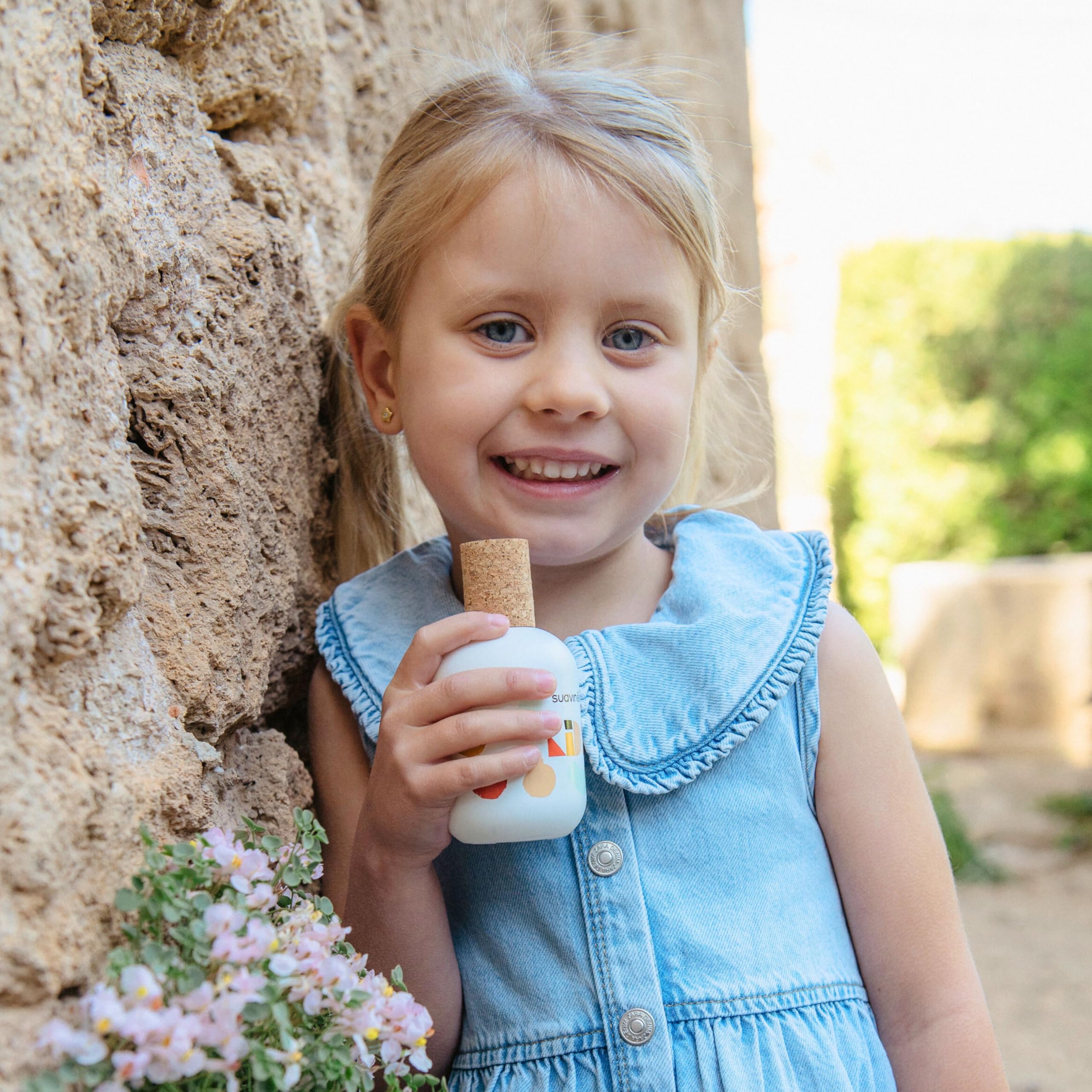 Suavinex, Colonia per Ragazzi e Ragazze Suavinex Kids, Acqua di Colonia per Bambini, da 3 a 10 Anni, Aroma Fruttato e Divertente, Dermatologicamente Testata, con Spray, 100 ml