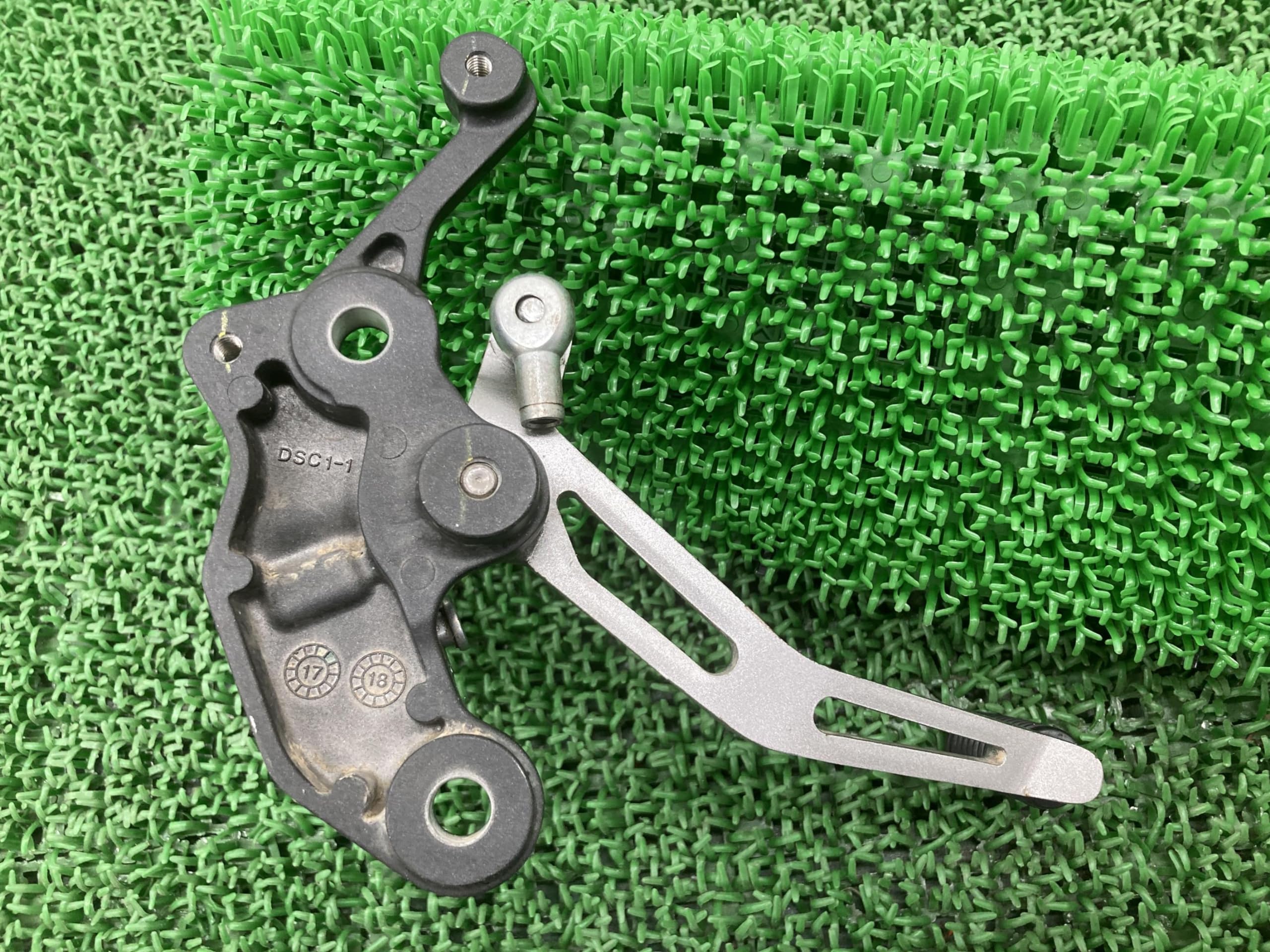 Amazon | NINJA400 ステップ 左 356 カワサキ 純正 中古 バイク 部品