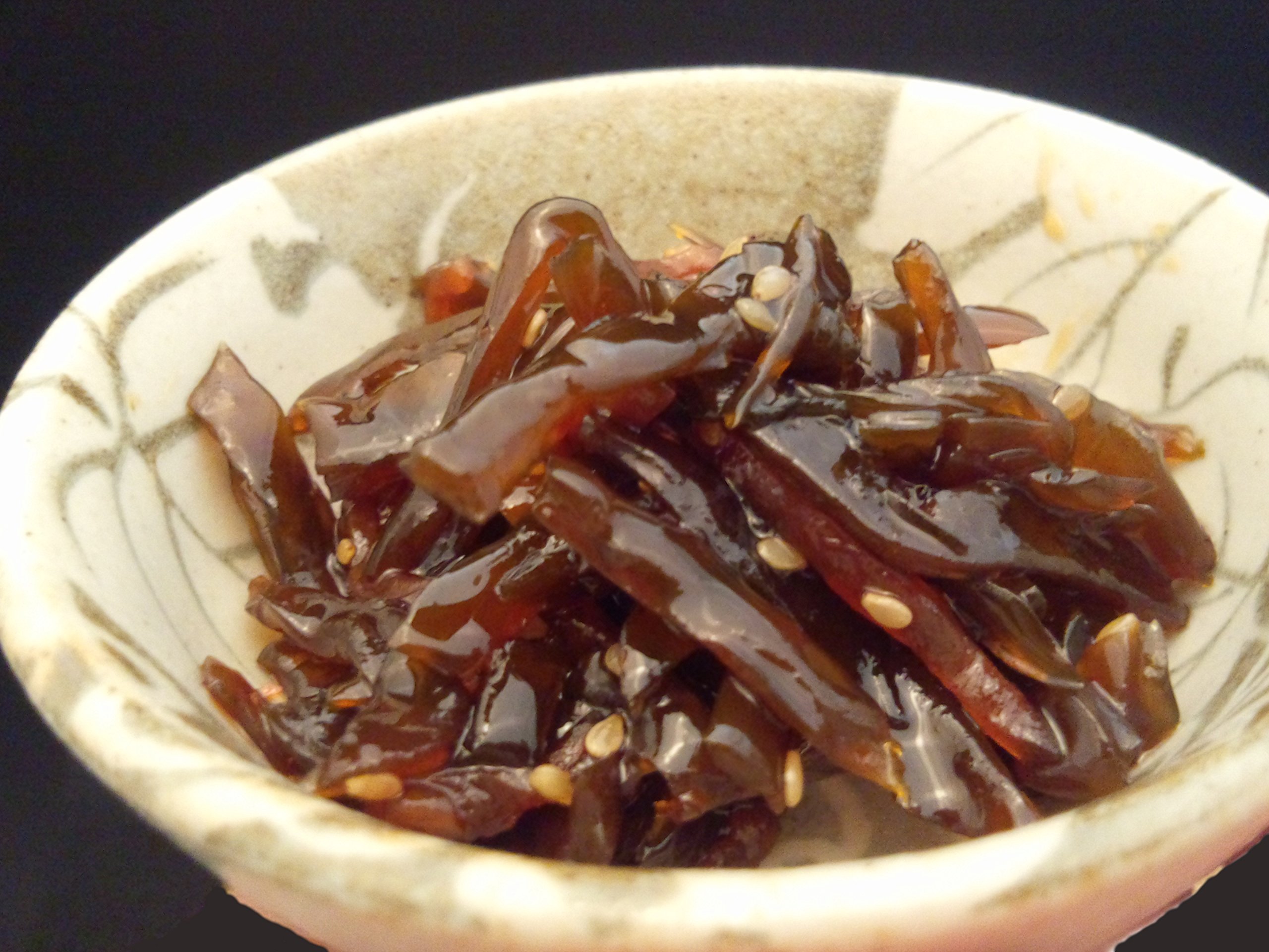 Amazon.co.jp: [冷蔵] 三陸産湯通し塩蔵茎わかめ 150g : 食品・飲料・お酒