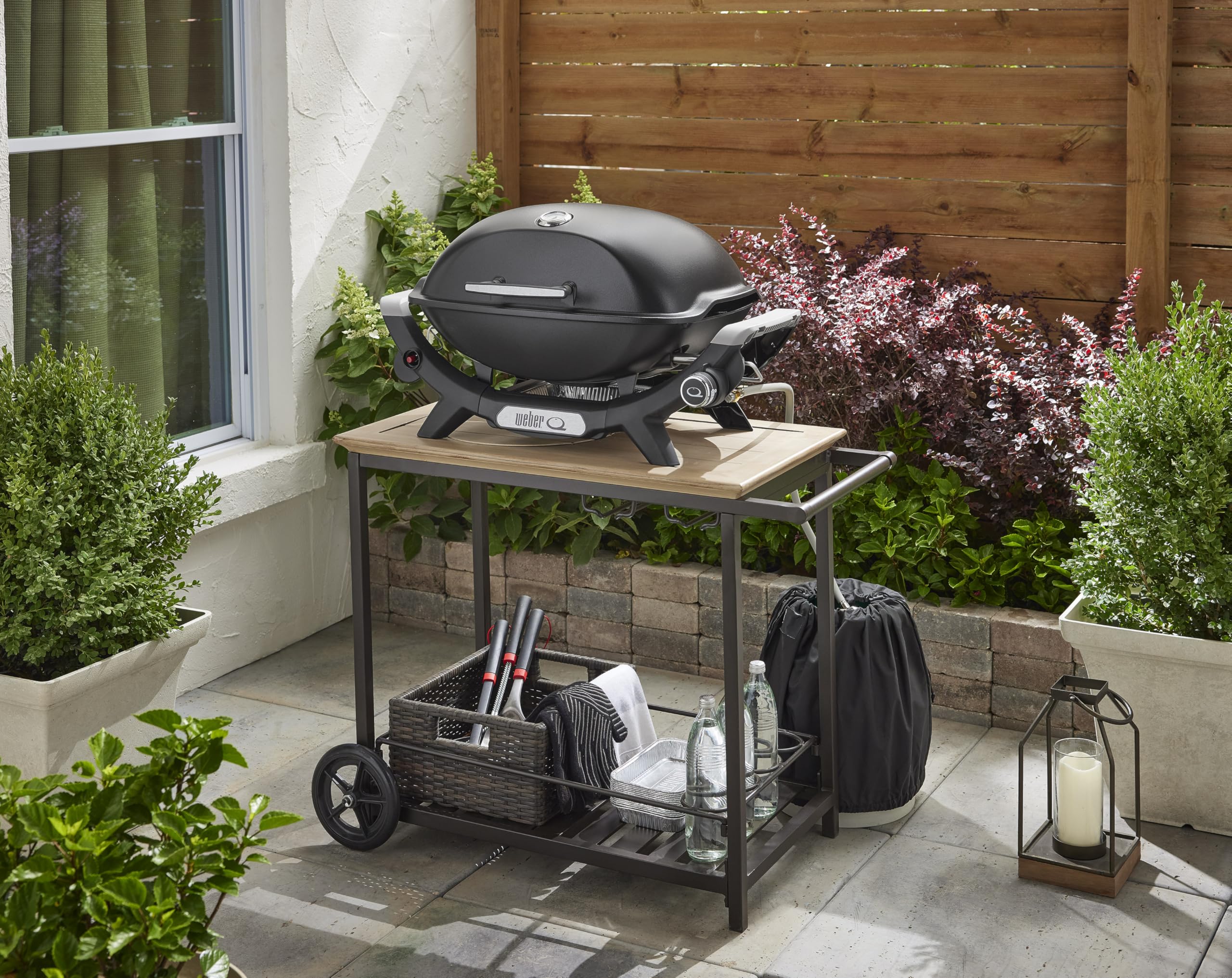 Weber Q2100N Barbecue à gaz, Surface de Cuisson 53 x 39 cm, 1 brûleur, Grille en Fonte émaillée (2 Parties), Couvercle et cuve en Fonte d'aluminium - Noir (1501069)