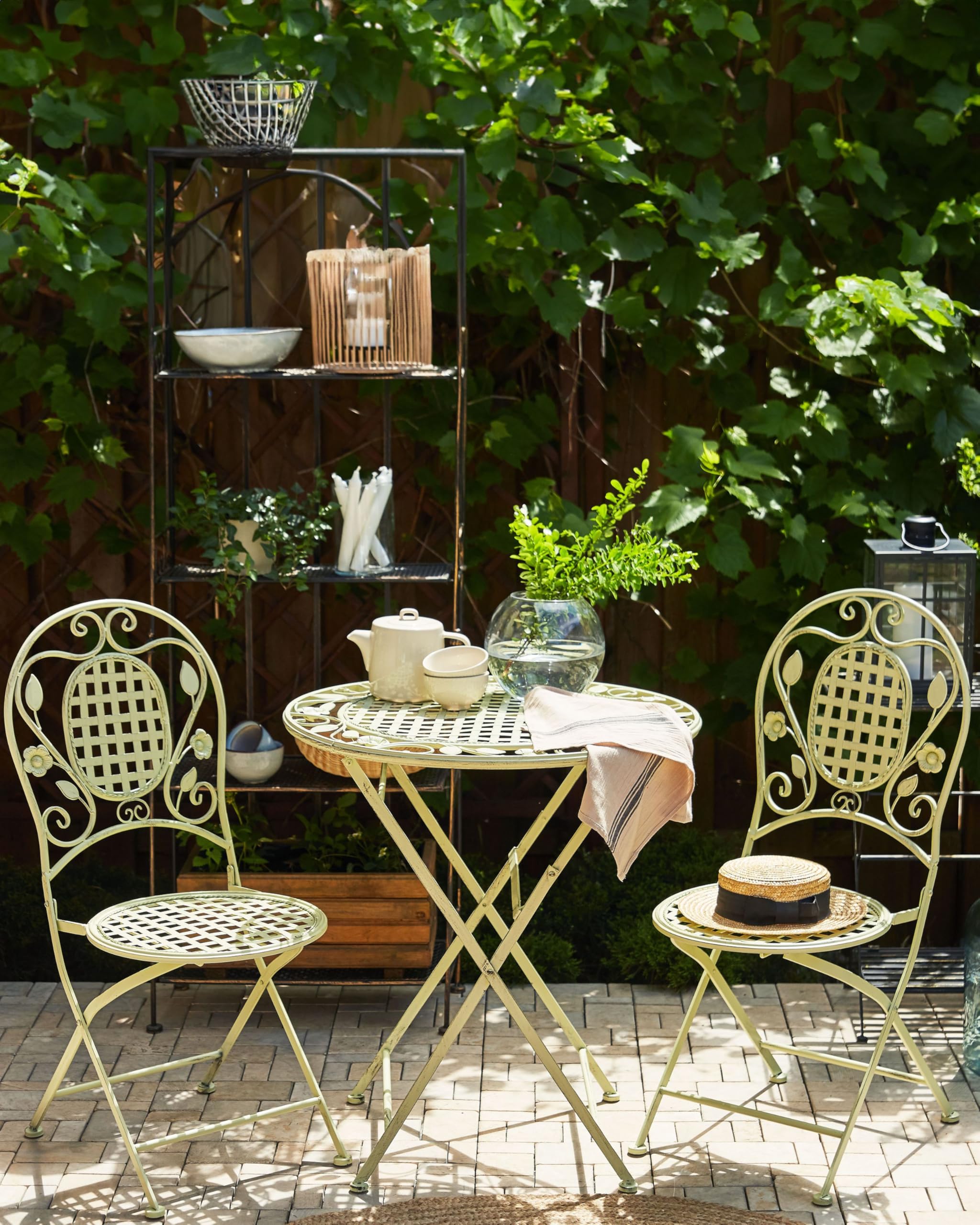 Beliani Lot 2 Chaises de Jardin Bistrot Pliantes pour Patio Terrasse ou Balcon au Style Traditionnel et Provençal