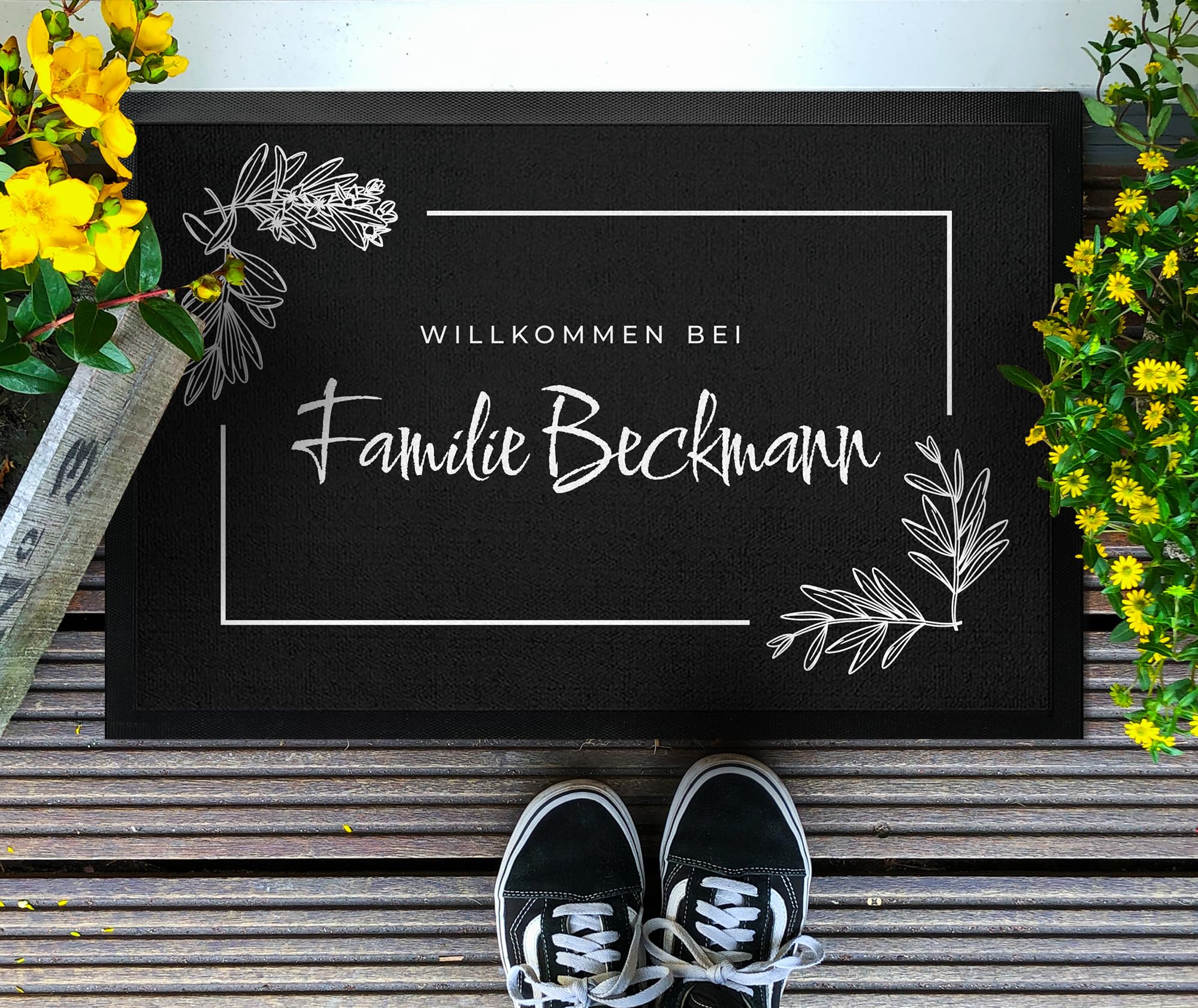 Fußmatte personalisierbar Namen Wunschtext schwarz bis 120cm | Türmatte personalisiert Innen Außen mit Familienname | Personalisiertes Geschenk für Hochzeit, Einzug, Verlobung & Einweihung (75x50cm)