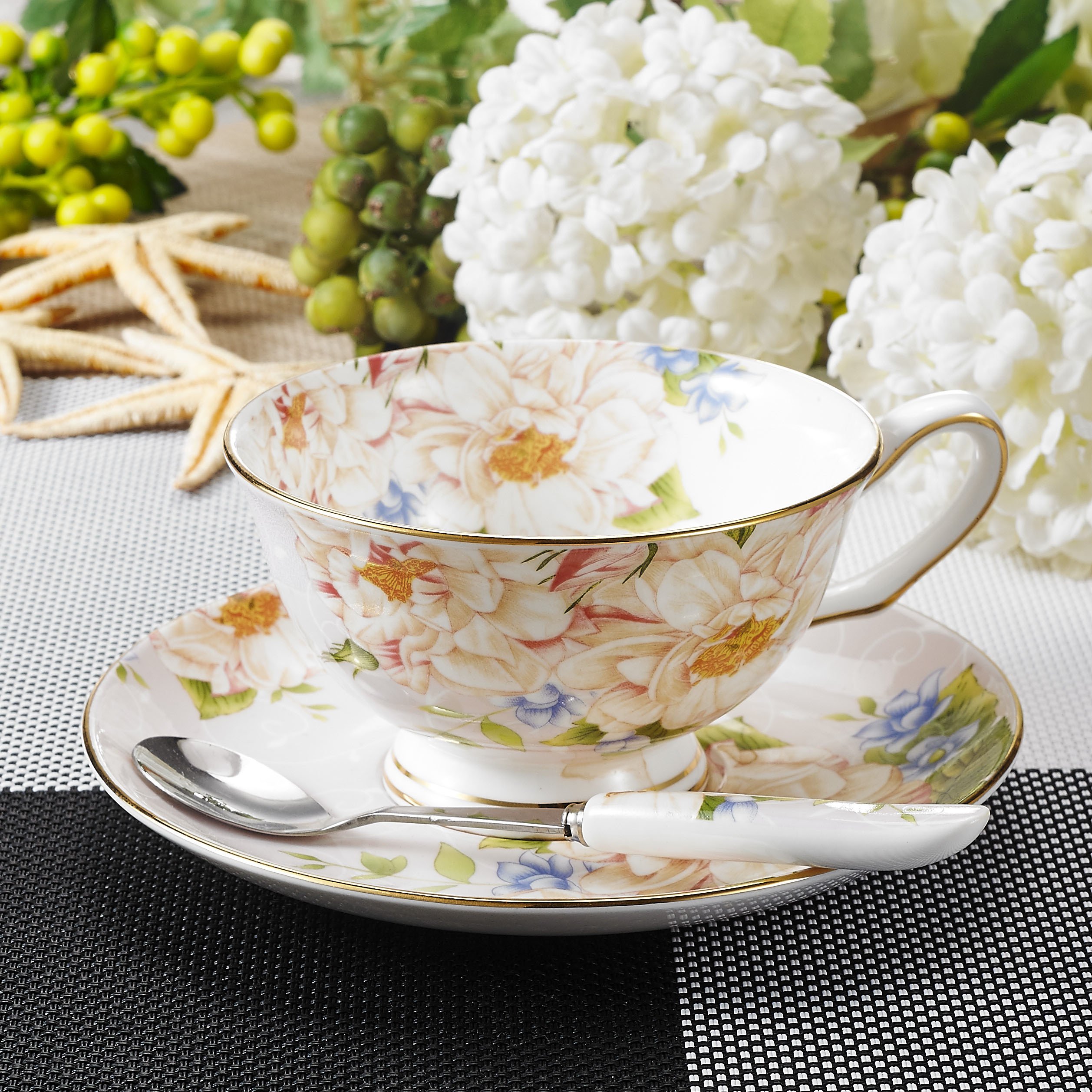 Service à Thé En Porcelaine Fine - 1 Tasse 200 Ml Et Soucoupe, Motif Fleurs Papillons Bord Doré