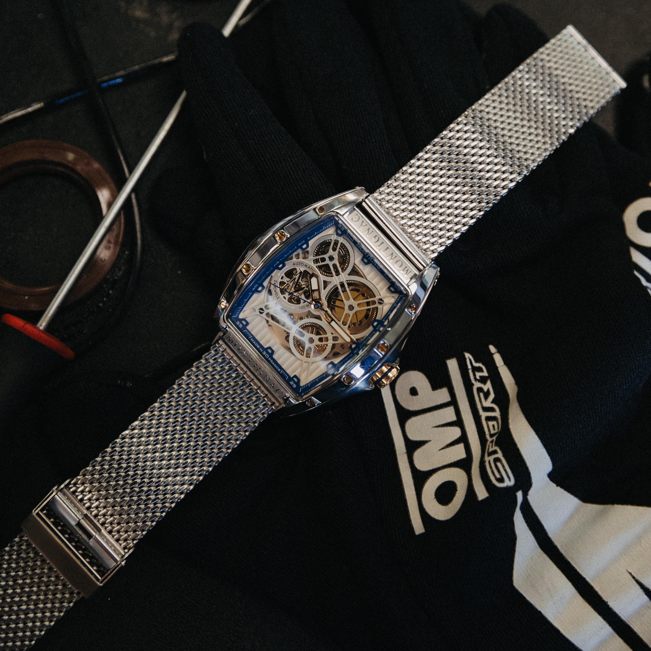 Orologio da uomo Paladin Botte Automatico – Cassa in acciaio 53,7 x 45 mm – Quadrante argentato scheletro – Bracciale maglia milanese – Movimento apparente – Impermeabile 100 m – MOW1213