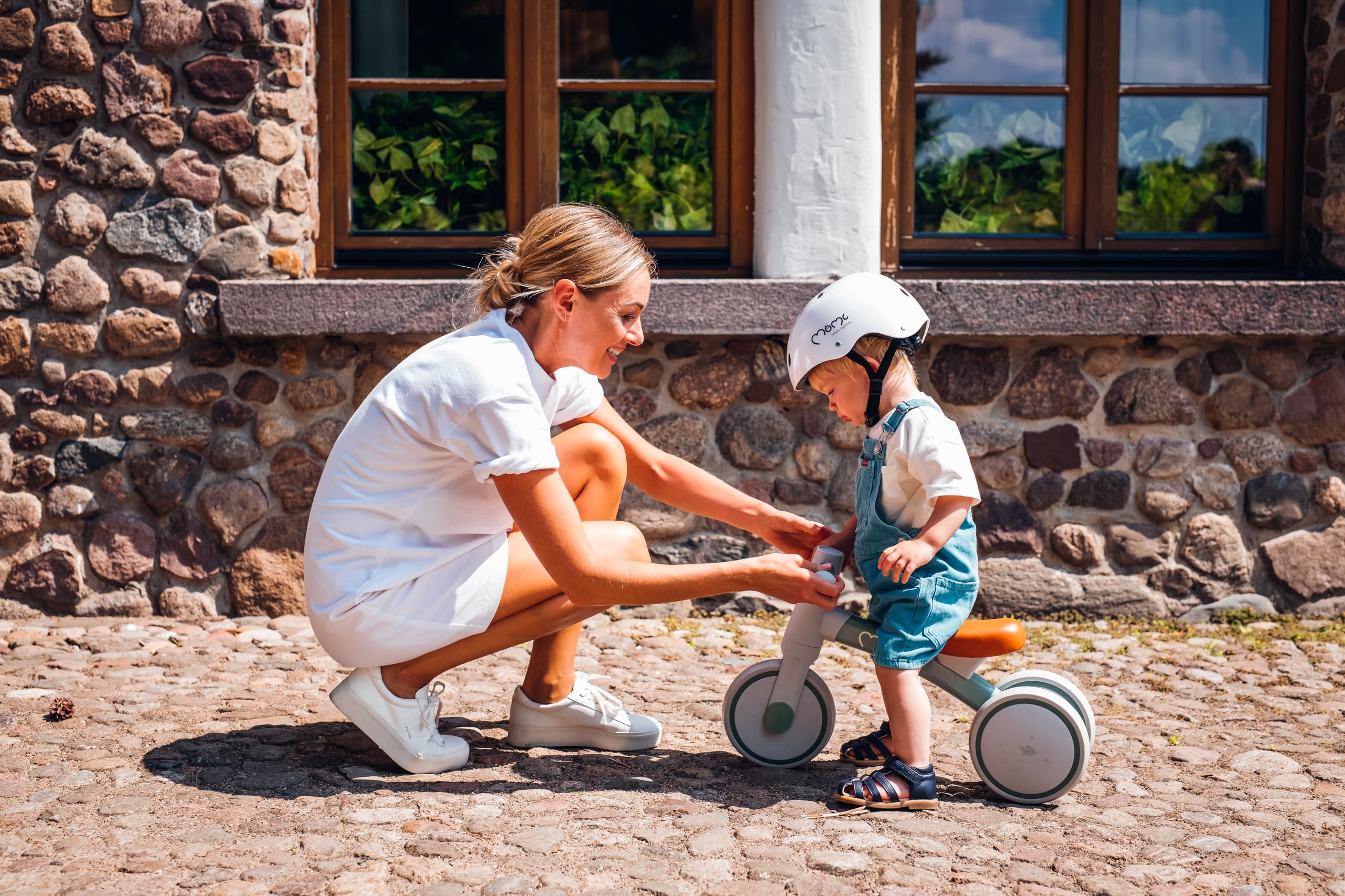 Triciclo senza pedali per bambini MoMi TEDI per bambine e bambini (peso massimo 25 kg), mini bicicletta senza pedali con ruote in plastica resistenti alla foratura, telaio in metallo leggero - 1,2 kg