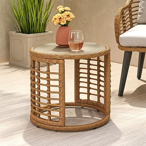 Miniatura 2 de GDFStudio Amanda - Mesa auxiliar de mimbre estilo bohemio para exteriores con parte superior de vidrio templado, color marrón claro