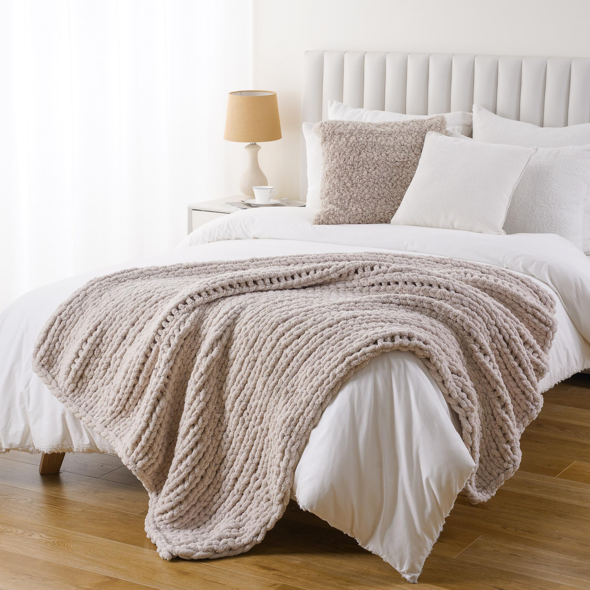 Battilo Manta de punto grueso, manta de felpilla suave y gruesa, 50 x 60 pulgadas, hecha a mano, manta de ganchillo de punto trenzado grande para sofá, cama, decoración del hogar, color gris pardo