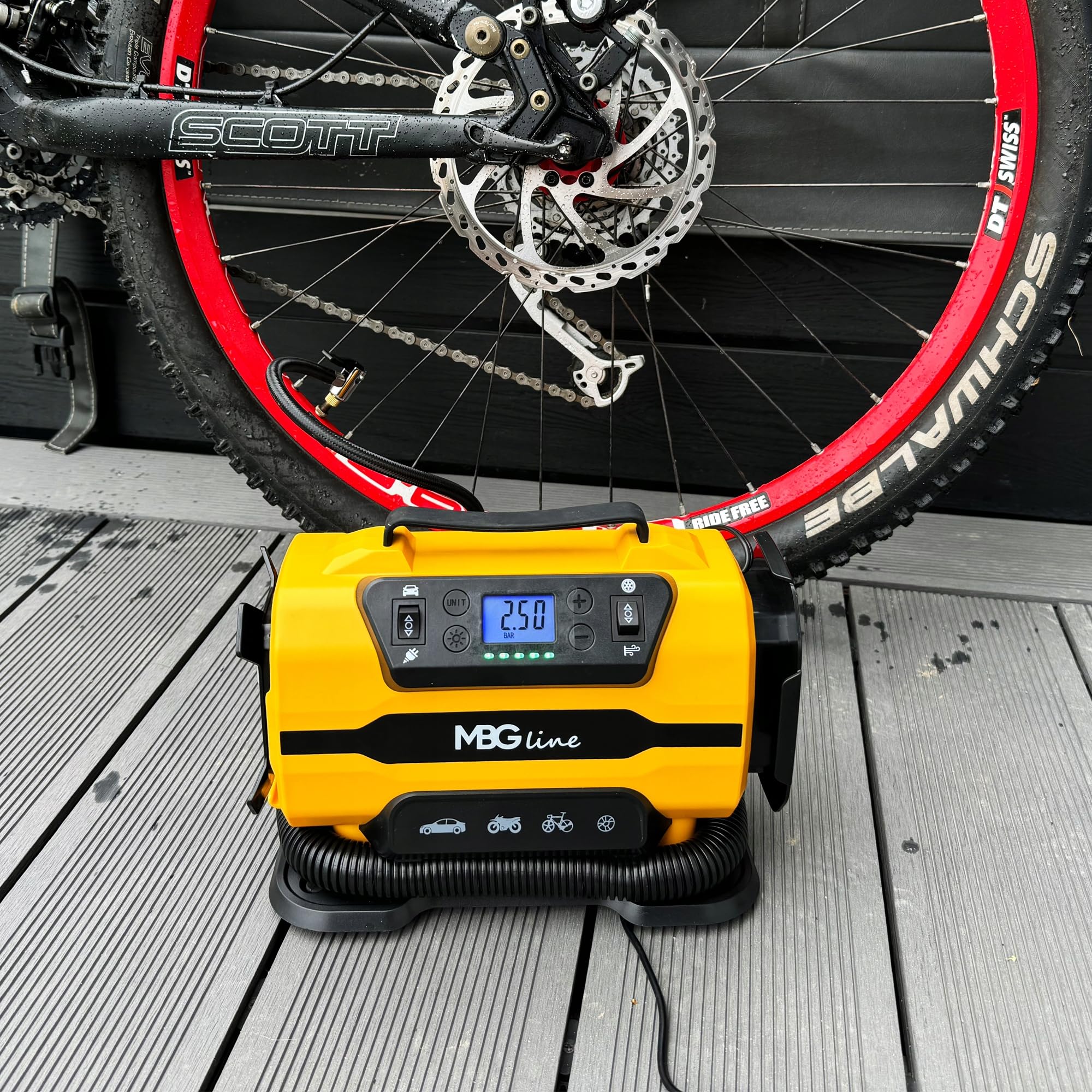 845 PRO Compresor de Aire Portátil Dual-Power 12V/230V | Hinchador de Ruedas Digital Auto-Stop, 150 PSI | Mini Compresor con Linterna LED