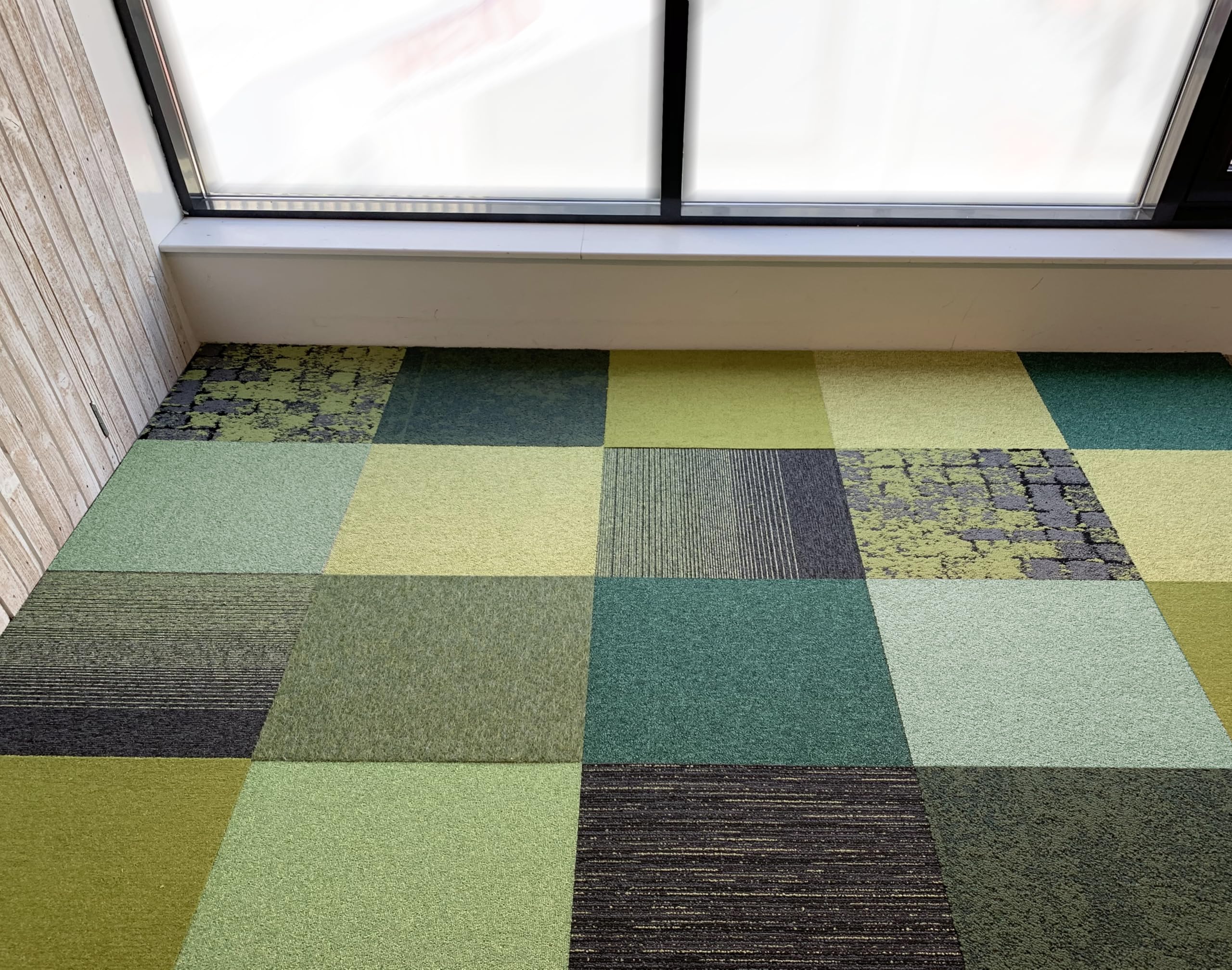 Teppichfliesen Shades of. by Interface | Selbstliegend Teppichboden | 50x50 cm | Pro Karton 16 Stück = 4m2 (Green)