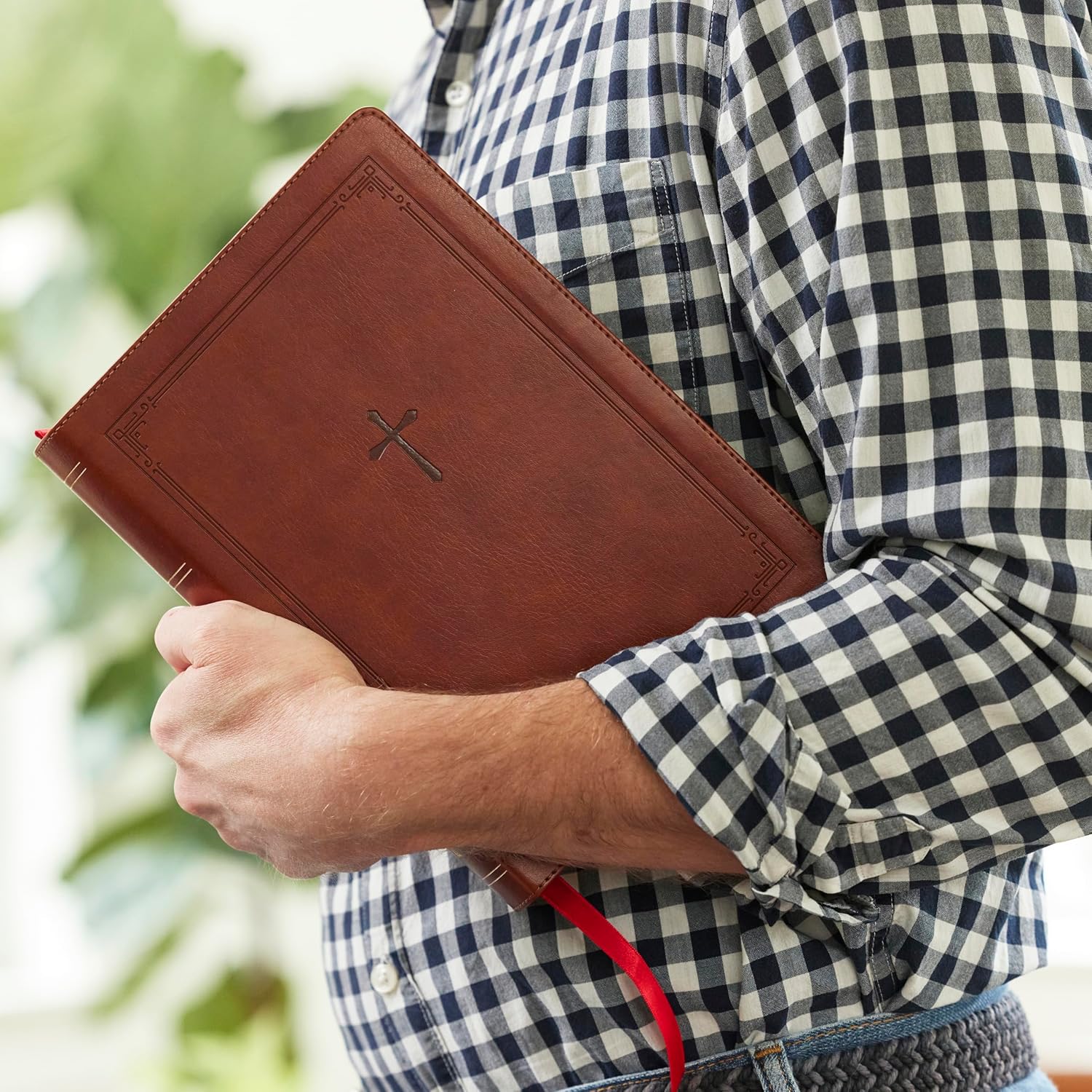 NKJV Giant Print End-of-Verse Reference Bible, Brown Leathersoft, Red Letter, Comfort Print: Holy Bible - Image 11