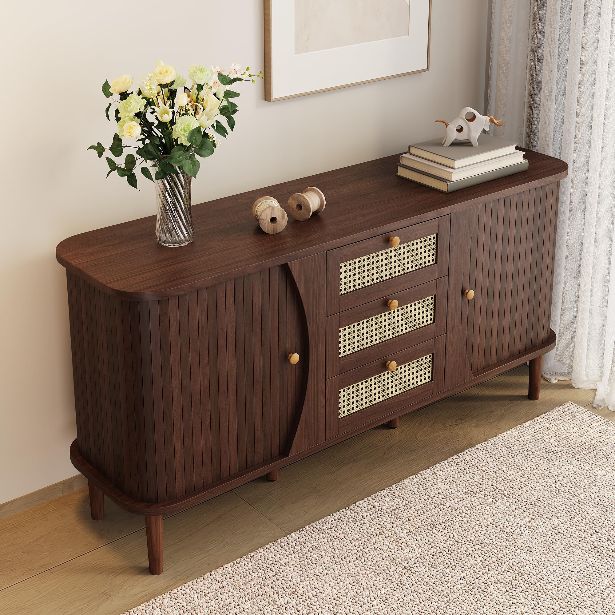 Merax Rattan Sideboard Kommode mit 3 Rattan Schubladen und 2 Schiebetüren, Sideboard Holz Küchenschrank Buffet mit verstellbaren Einlegeböden, gewölbter Platte Design, Walnuss/140.5x40x76cm