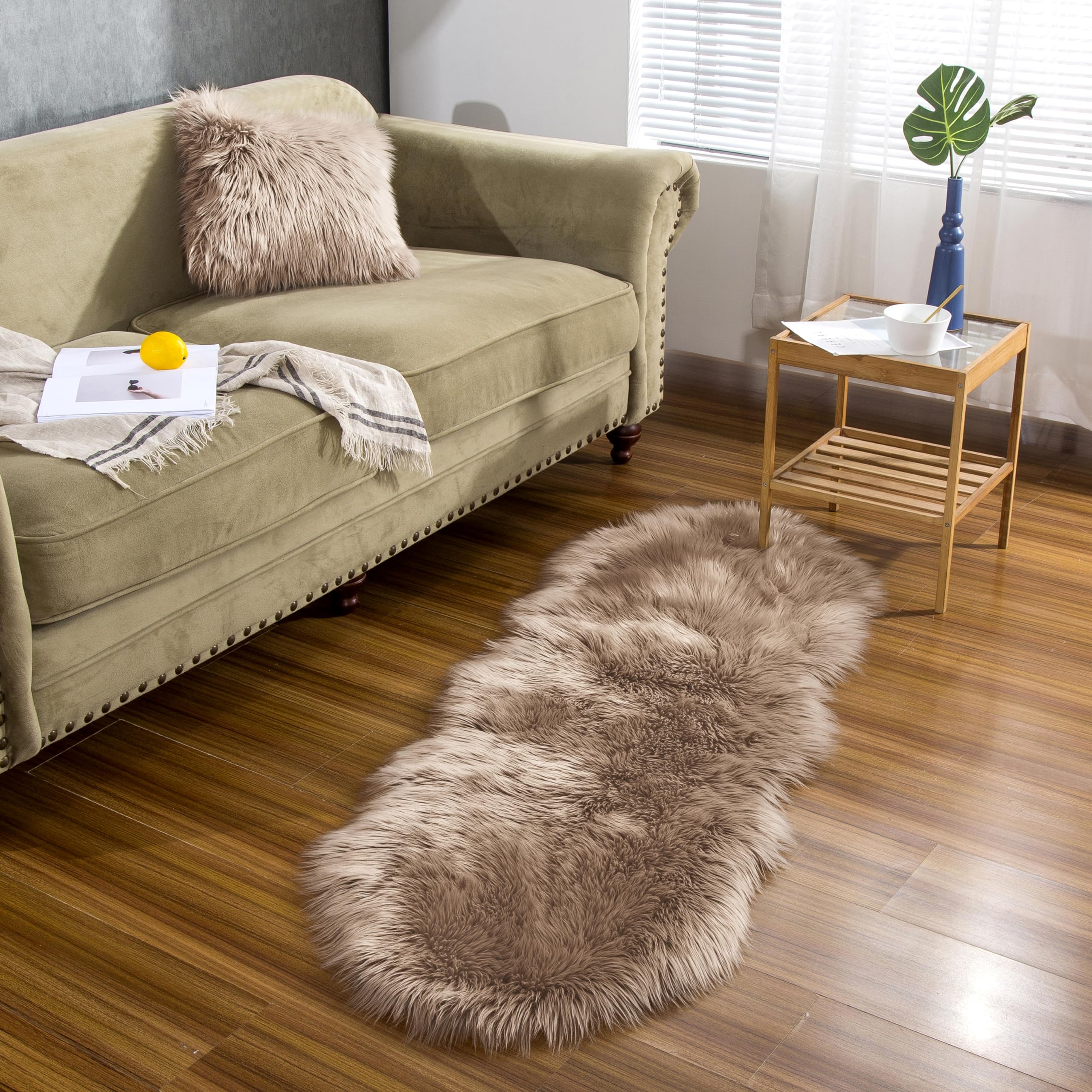 Teppich Wölkchen Faux Fur Runner Rug | Faux Sheepskin Rug Runner | Fur Table Runner, Washable Runner Rug for Hallway, Bedroom, Nursery I Mocha Brown - 2x6ft