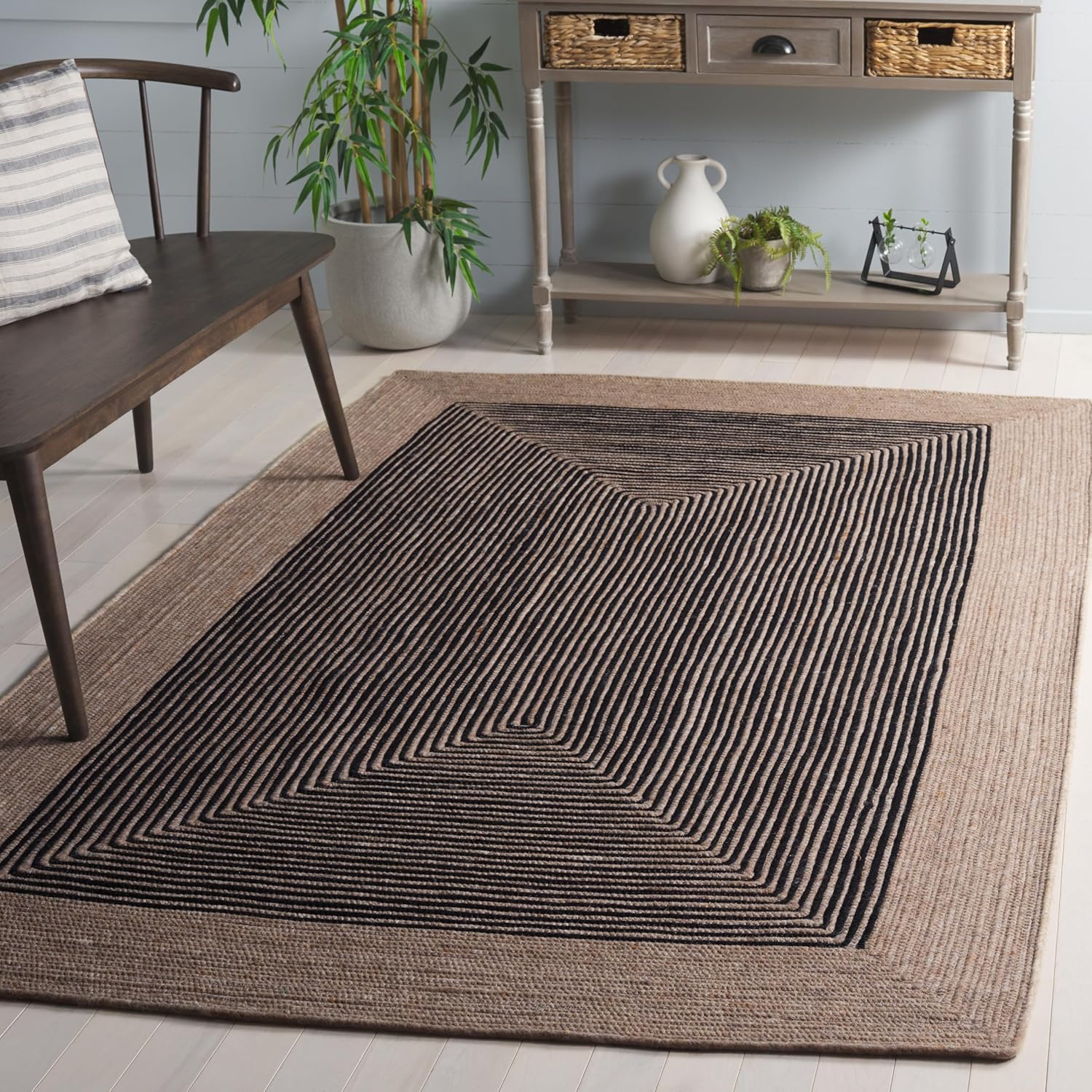 SAFAVIEH Braided Collection Area Rug - 4' x 6', Beige & Black, Handmade Wool & Cotton, Ideal for Living Room, Bedroom, Home Office, Dining Space (BRD904B-4)