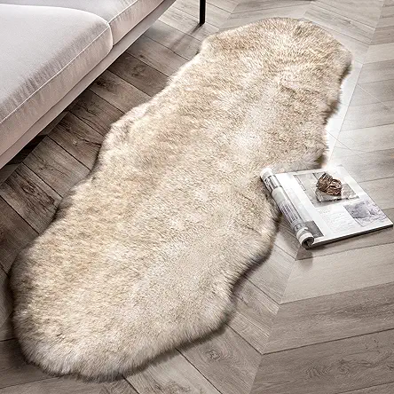 Phantoscope Faux Fur Rug, Fluffy Soft Faux Fox...