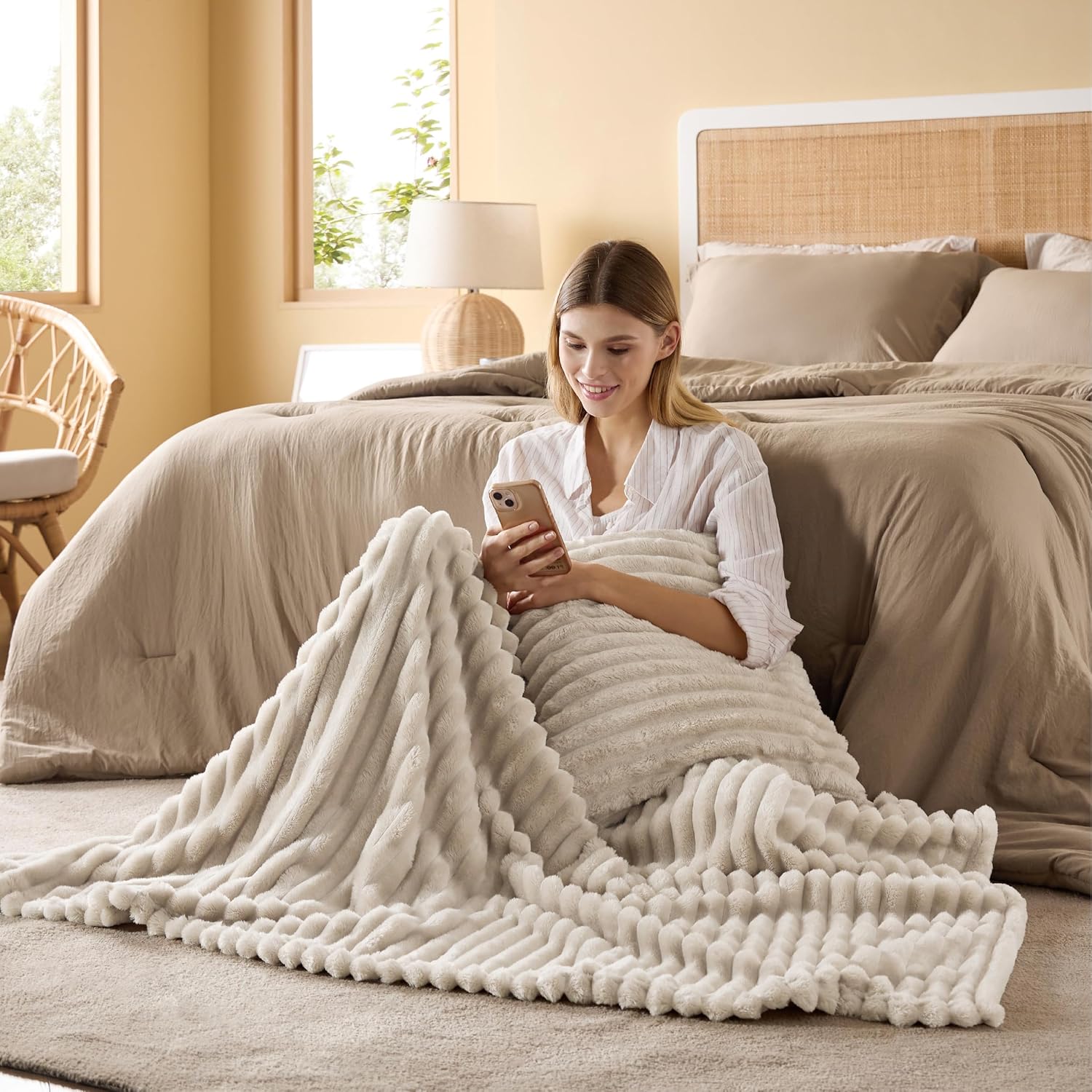 Bedsure Queen Comforter Set 5 Pieces - Bed in a Bag with Fleece Throw Blanket and Decorative Pillow, Lightweight Bedding Comforter Sets, All Season Bedding, Emerald Green