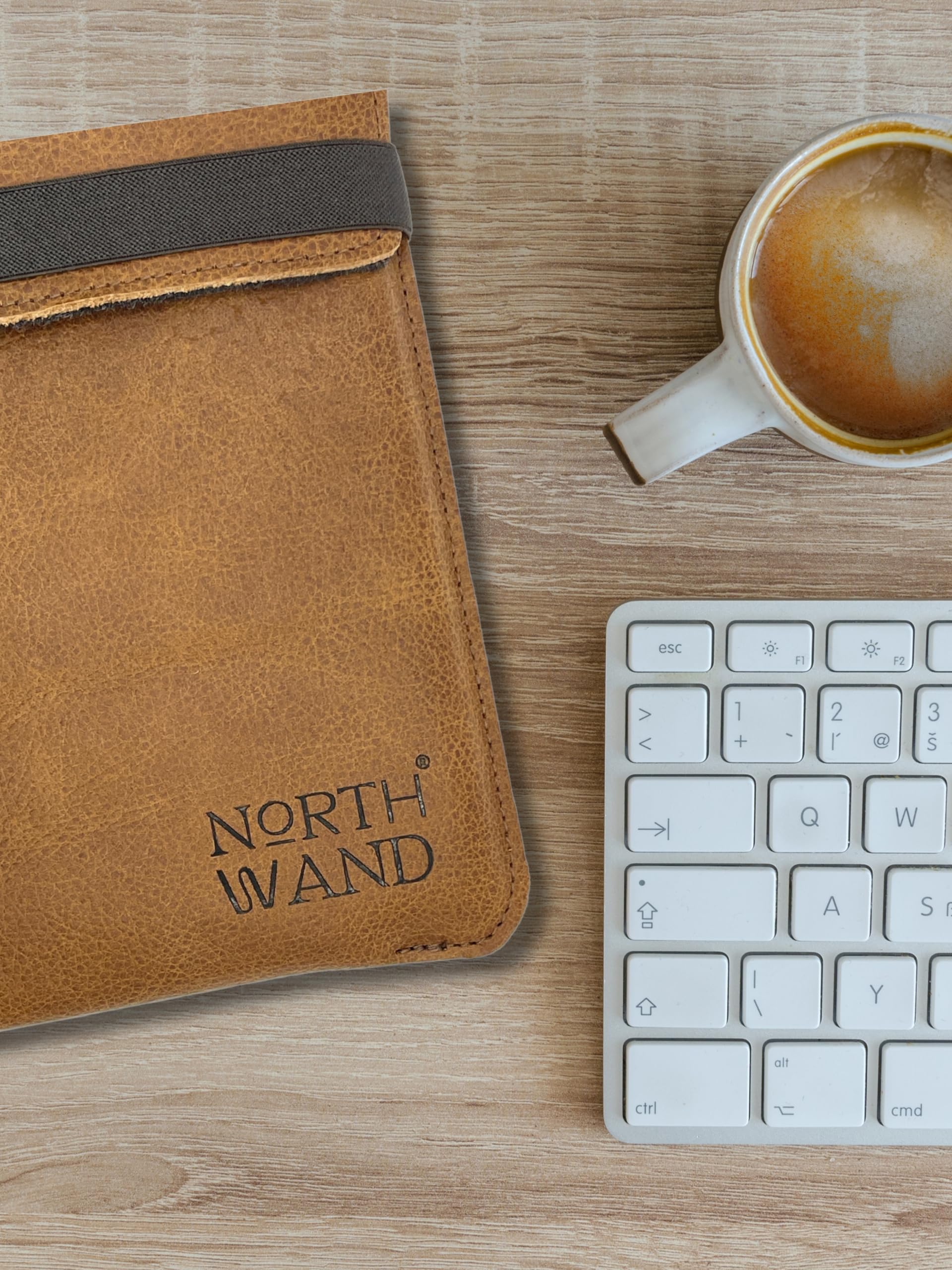 NorthWand Pokrowiec na MacBook Air 15 (M2), Pro 16 (M2), HP & Lenovo 15,6", notebooki 15-16". Etui, etui ze skóry garbowanej roślinnie z wytłoczeniem Signet. Handmade in Germany. Kolor brązowy