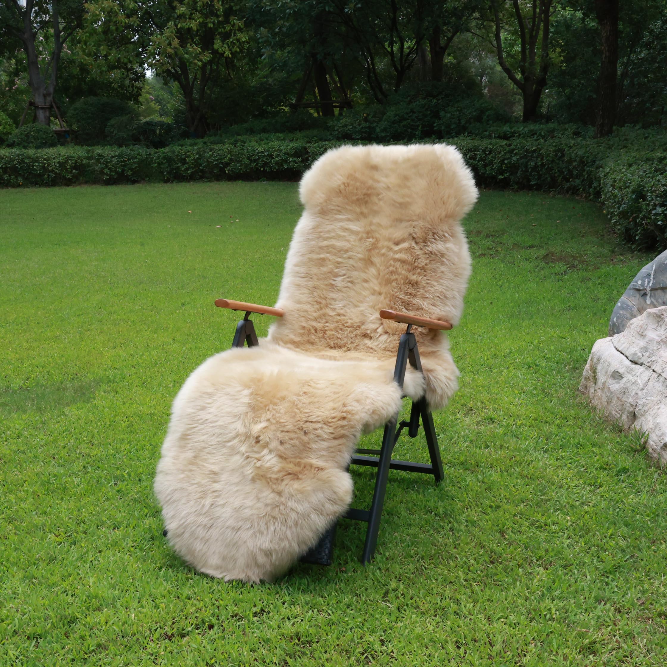 AGFNGE Sheepskin Rug, Fluffy Shaggy Area Rug, Super Soft 24‘ x 72’ Sheepskin Hair Rug, Plush Rug, Decorative Rugs for Bedroom, Children's Room, Living