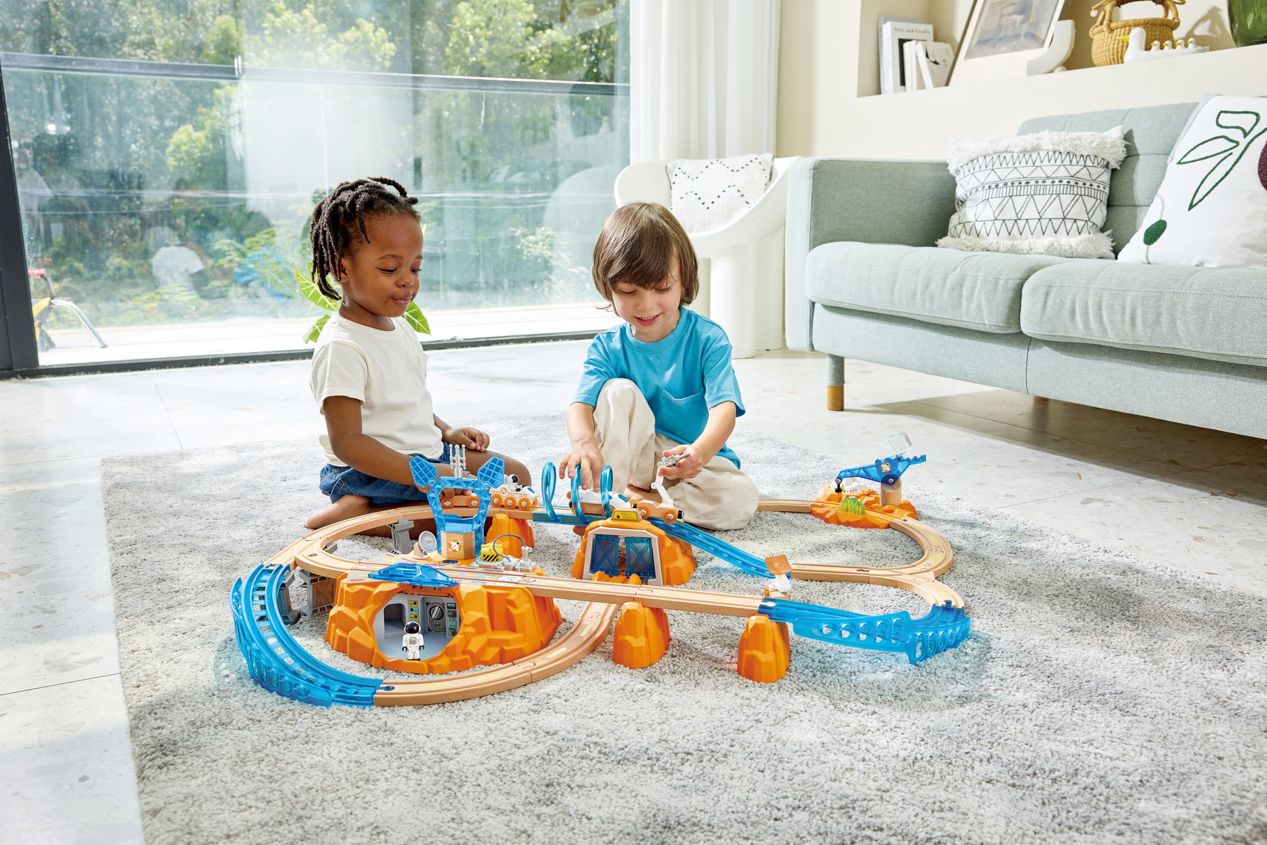 Hape Set di treni - Esplorazione di Marte, set ferroviario in legno, per bambini dai 3 anni in su
