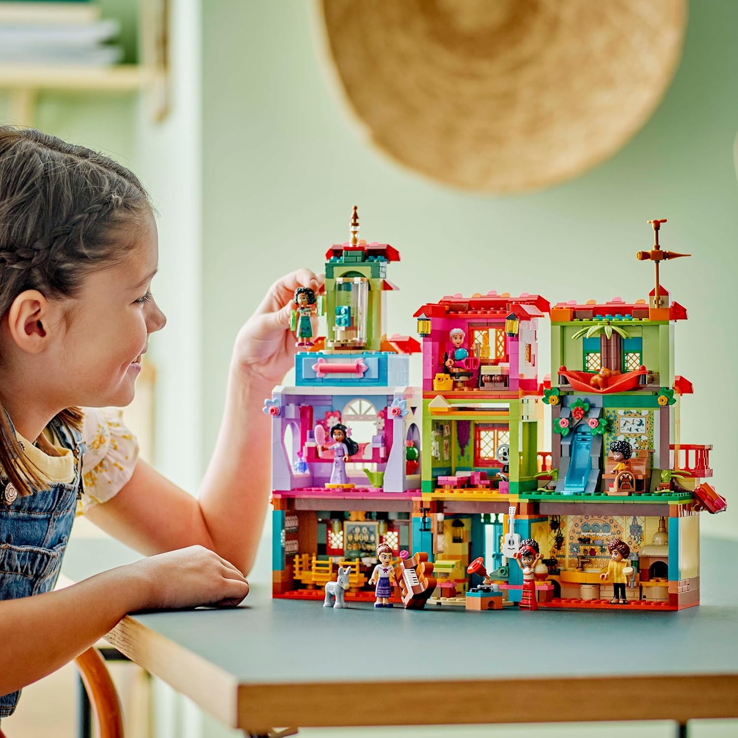 LEGO 43245 Disney Das magische Haus der Madrigals
