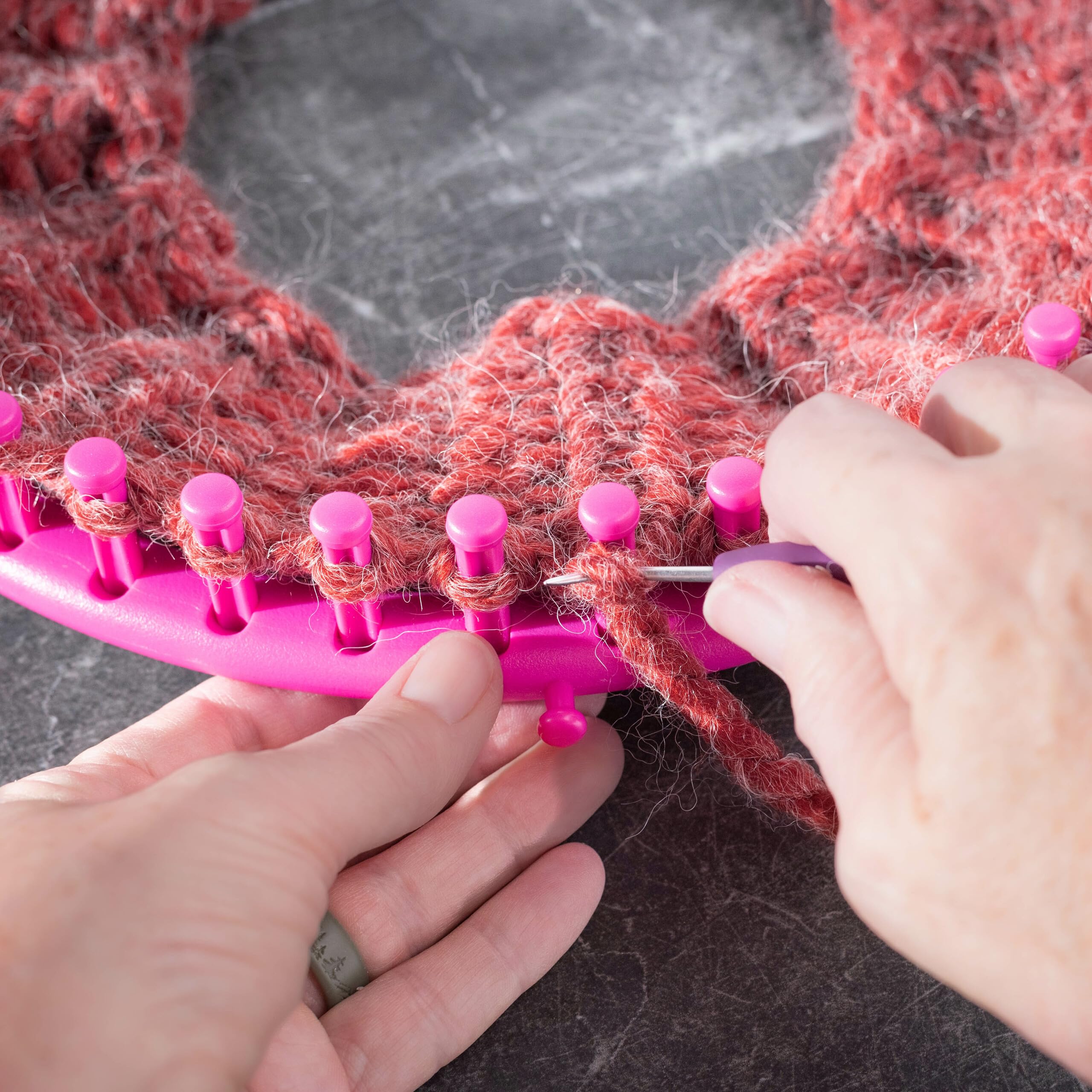 Relaxdays Set Accessori per Lavorare a Maglia, Set 4 Telai Circolari, Ø 28cm, 24cm, 19cm, 14cm, Pom Pom Maker, Colorato