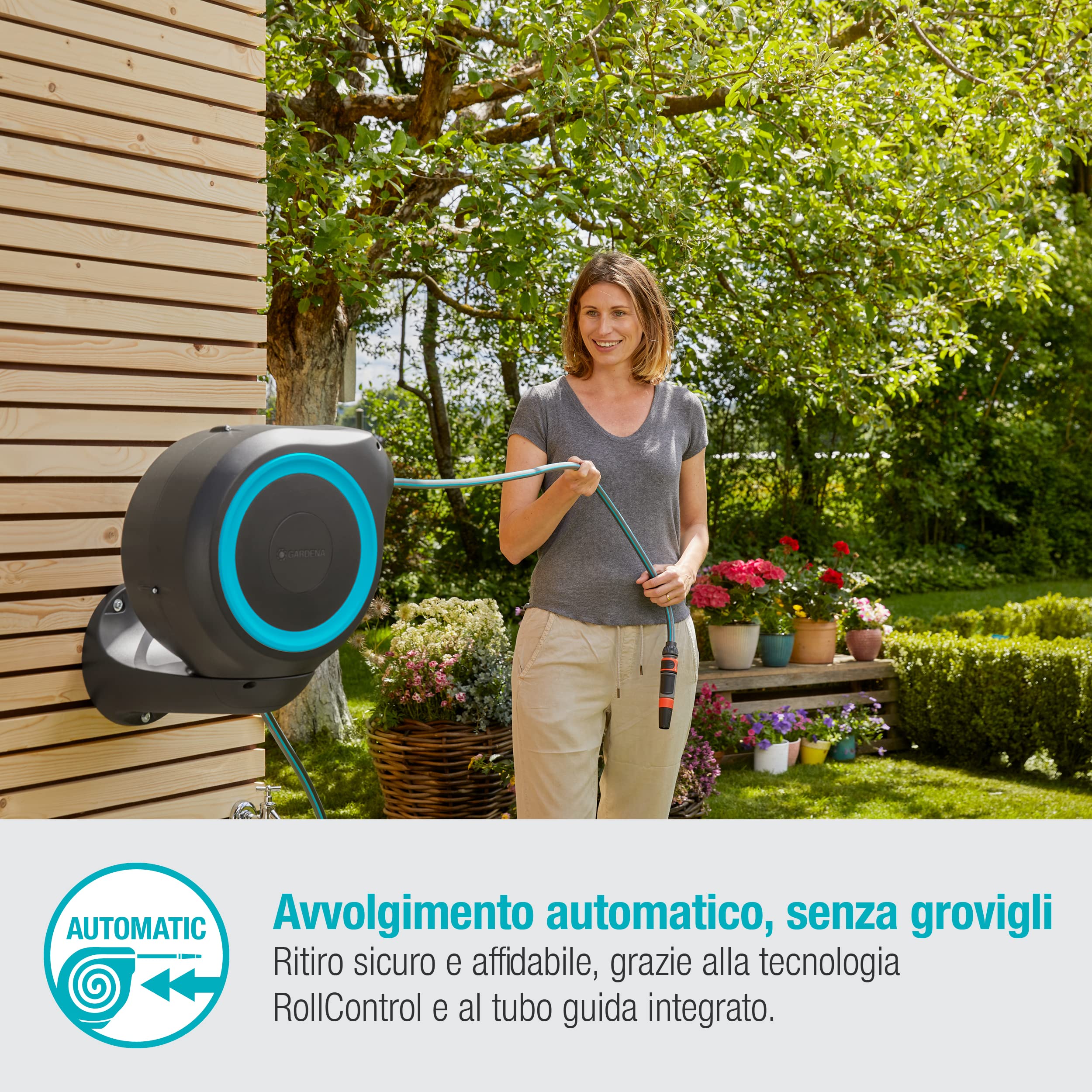 Gardena Avvolgitubo da Parete RollUp S: incluso Tubo da Giardino 15 m con Lancia e Raccordi, Avvolgimento Automatico, Ruotabile di 180 gradi, per Giardini Piccoli e Terrazzi, Azzurro (18600-20)