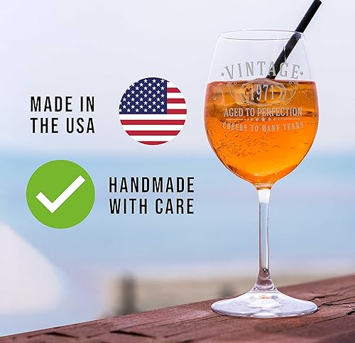 Miniatura 49 de Spotted Dog Company Copa de vino grabada vintage de 16 onzas con tallo de 16 onzas – Regalos de cumpleaños 82 para mujeres – Saludos a 82 años