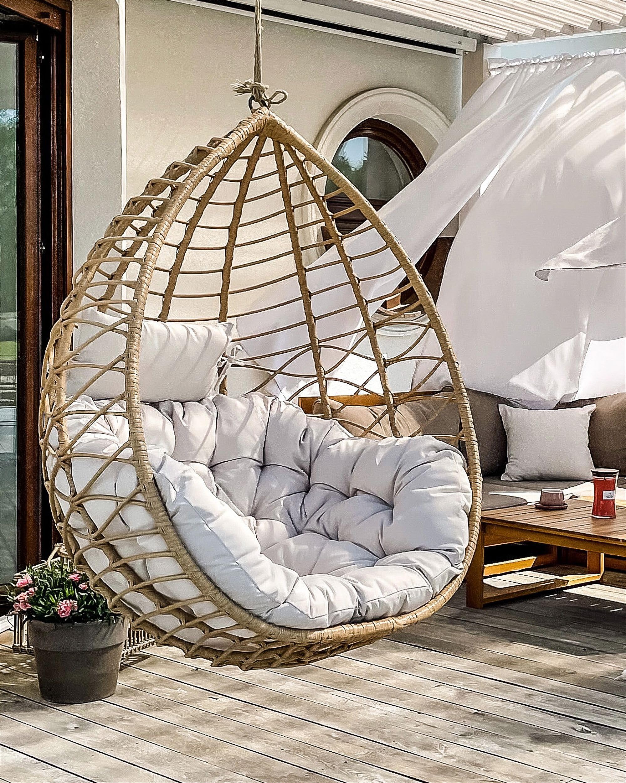 Sedia Sospesa con Cesta di Rattan Beige per Interno ed Esterno