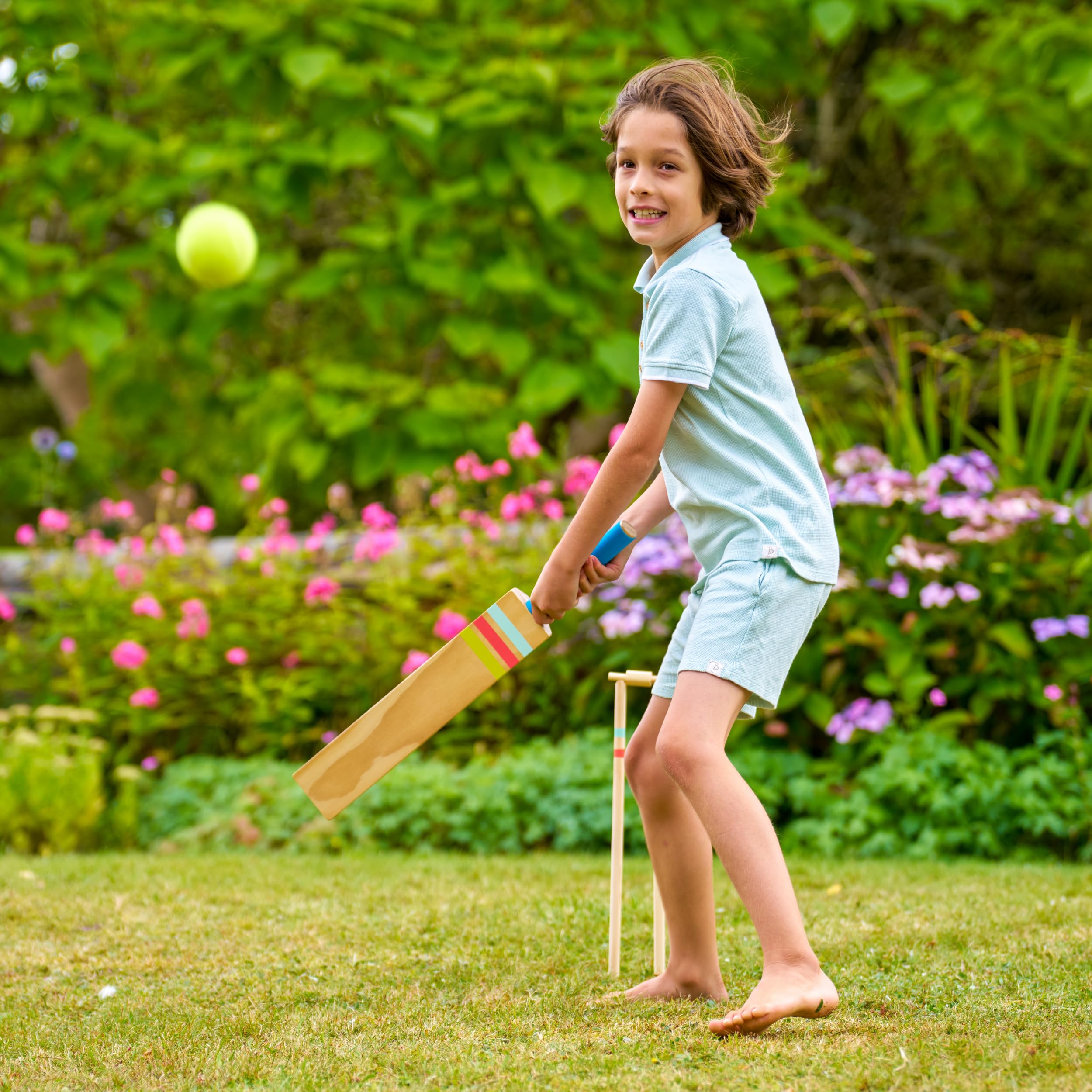 TP Toys FSC-zertifiziertes Cricket-Set aus Holz mit Schläger der Größe 0, 4 Stämme, Bügel, Tennisball und Stoff-Tragetasche für Familienspaß