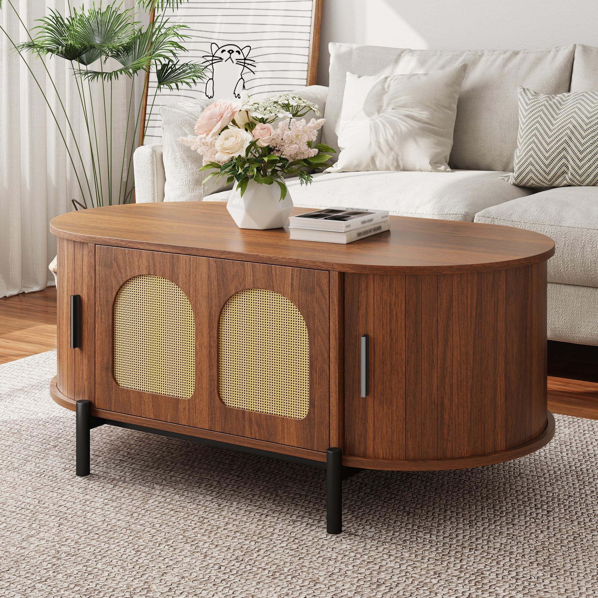 Merax Table basse en noyer avec espace de rangement, table de salon aspect bois avec portes coulissantes en rotin et pieds en métal, table d'appoint moderne pour salon, 100 x 50 x 40 cm (L x l x H)
