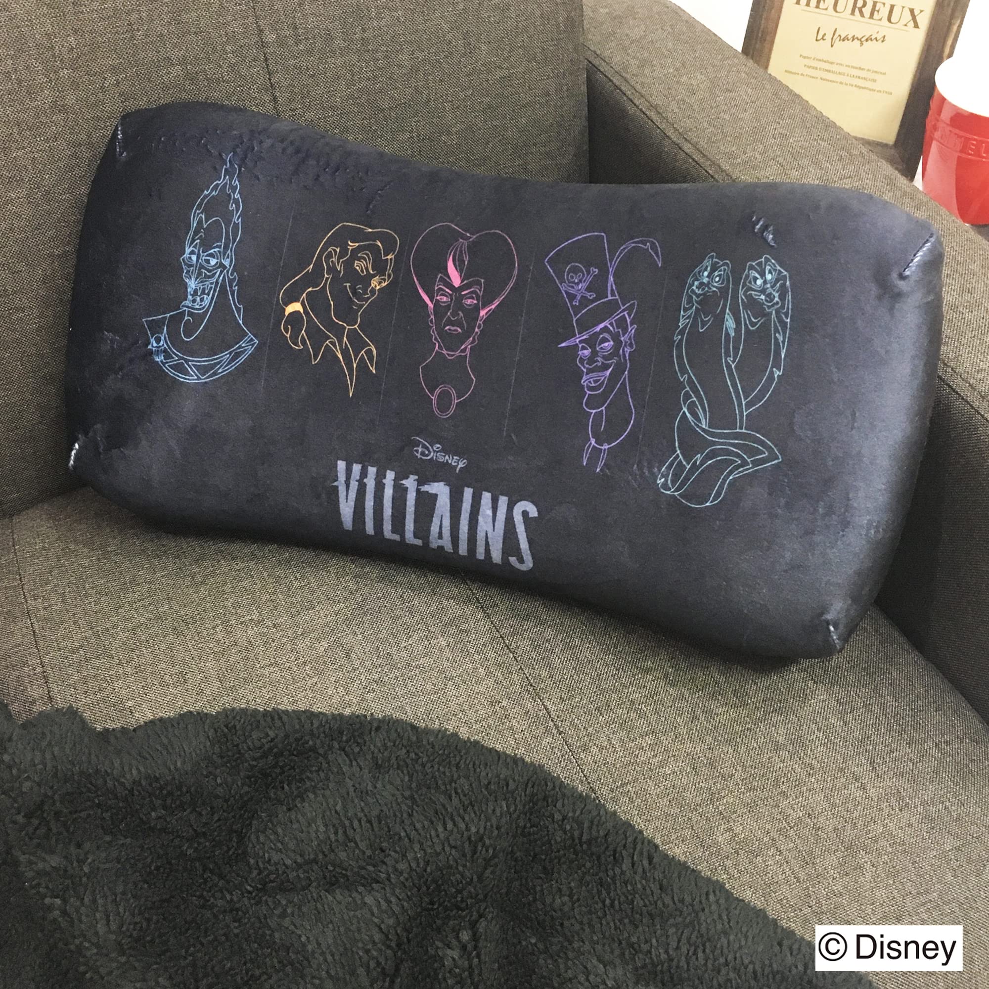 クリアランスセールのまとめ買い特価。ディズニー枕6個