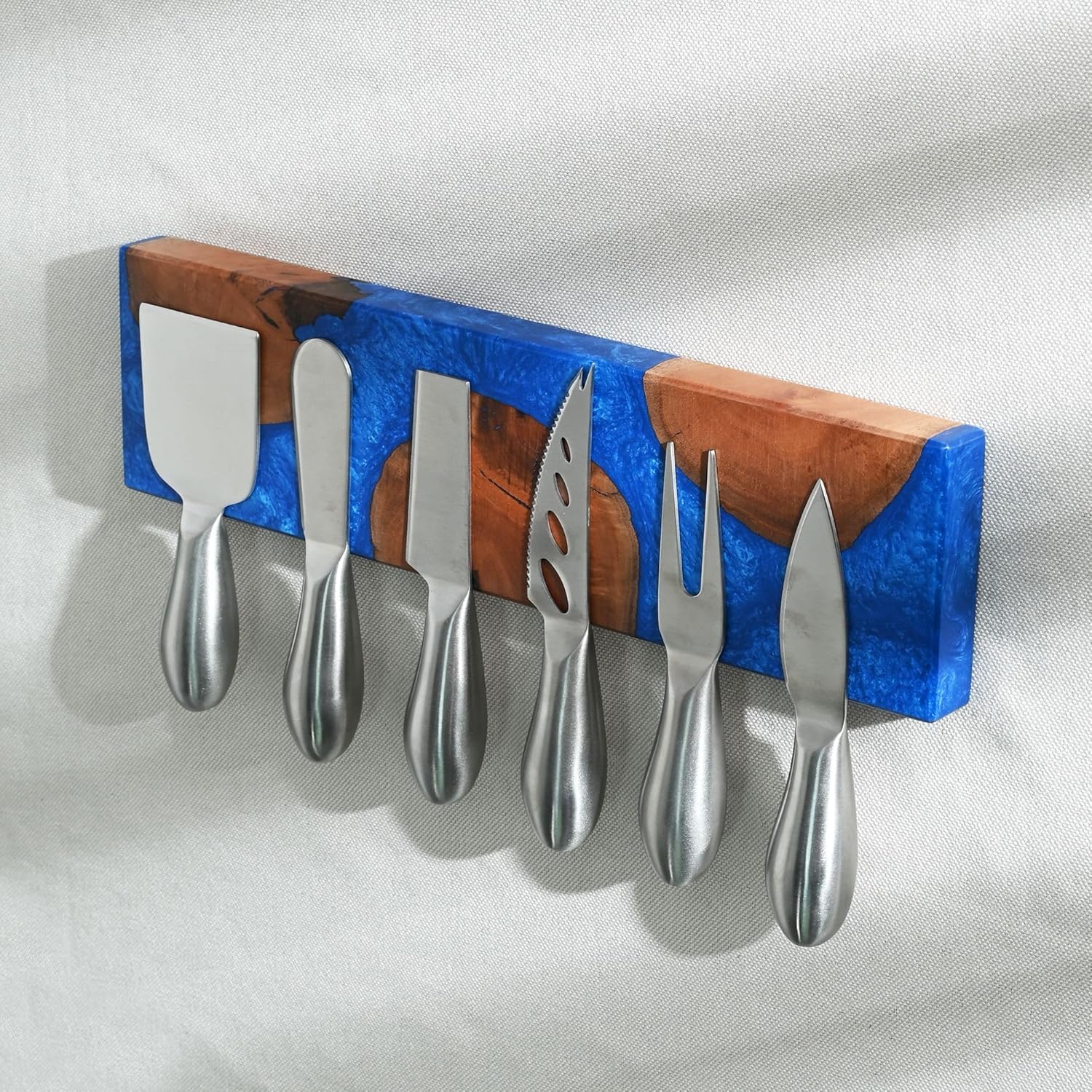 Wall-Mounted Magnetic Knife Holder – Strong Magnetic Strip for Knives – Space-Saving Kitchen Organizer – Sleek Stainless Steel Design