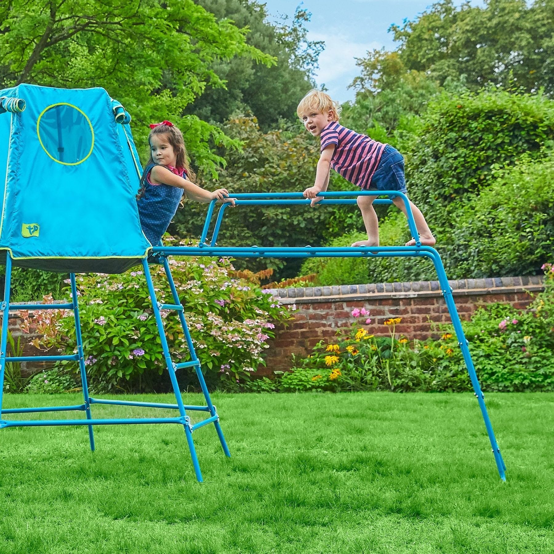 TP Toys Aire de Jeux Métal Explorer – Pont de Singe, Hublot, Kit d’Ancrage – Évolutive Dès 18 Mois – Pour Jardin – Structure Robuste et Galvanisée – 201 cm Hauteur