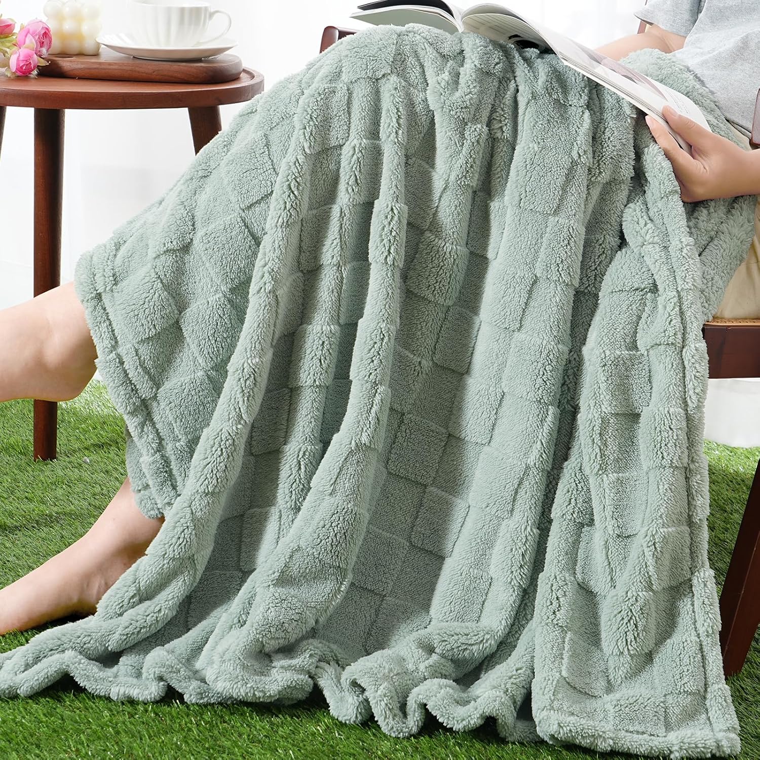 David's Home Ultra Soft Fleece Blanket King Size - Checkered Jacquard Flannel, No Shedding & No Pilling, Cozy Lightweight All Season Decor for Couch/Bed, Aqua Gray, 108x90 Inches