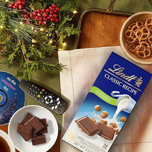 Vista 27 de Lindt CLASSIC RECIPE - Barra de caramelo de chocolate blanco con galletas y crema, caramelo de chocolate blanco con piezas de galletas de chocolate