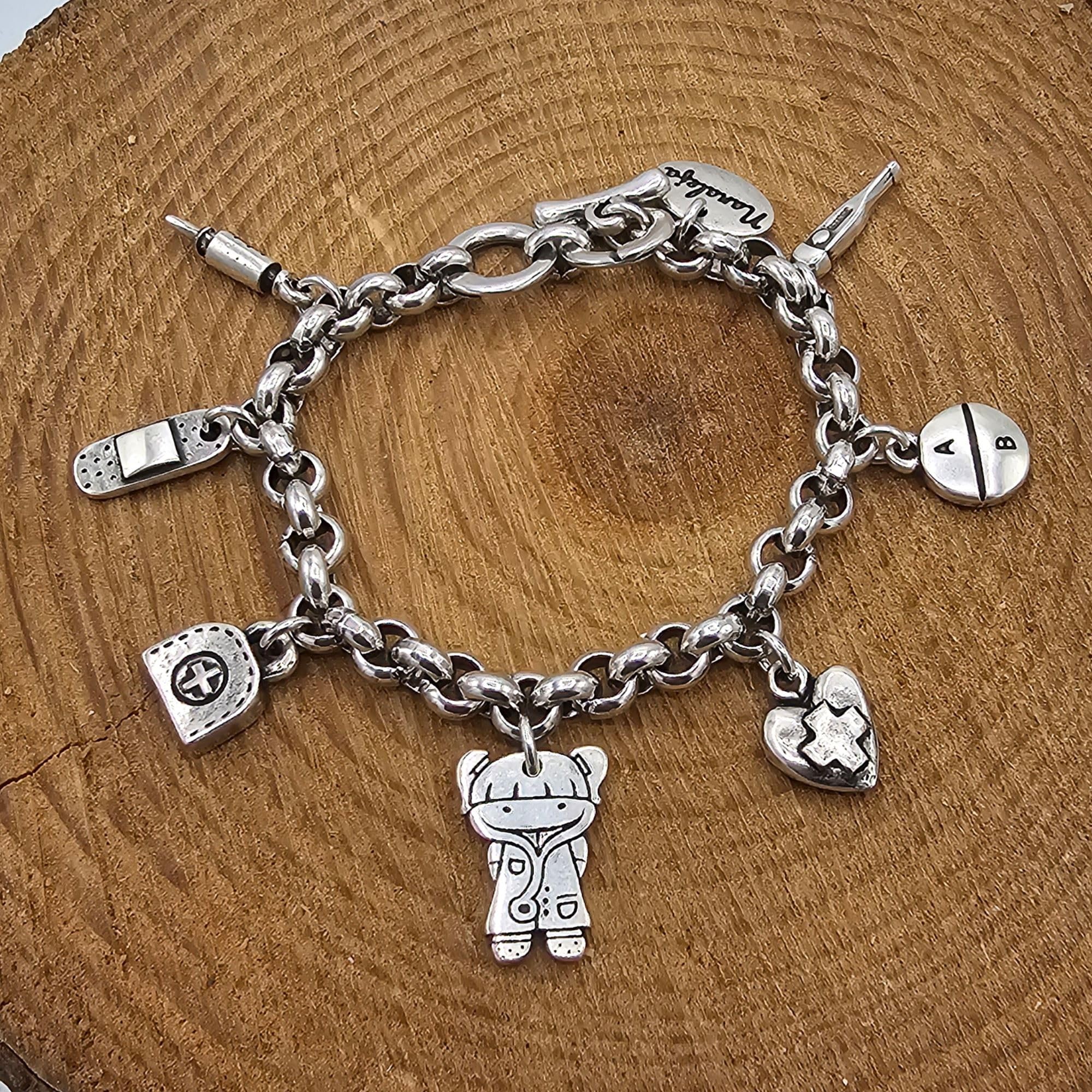 Pulsera enfermera 7 charms regalo para enfermeras y médicos - pulseras personalizadas - con baño de plata - regalo original para enfermera - hecha en España