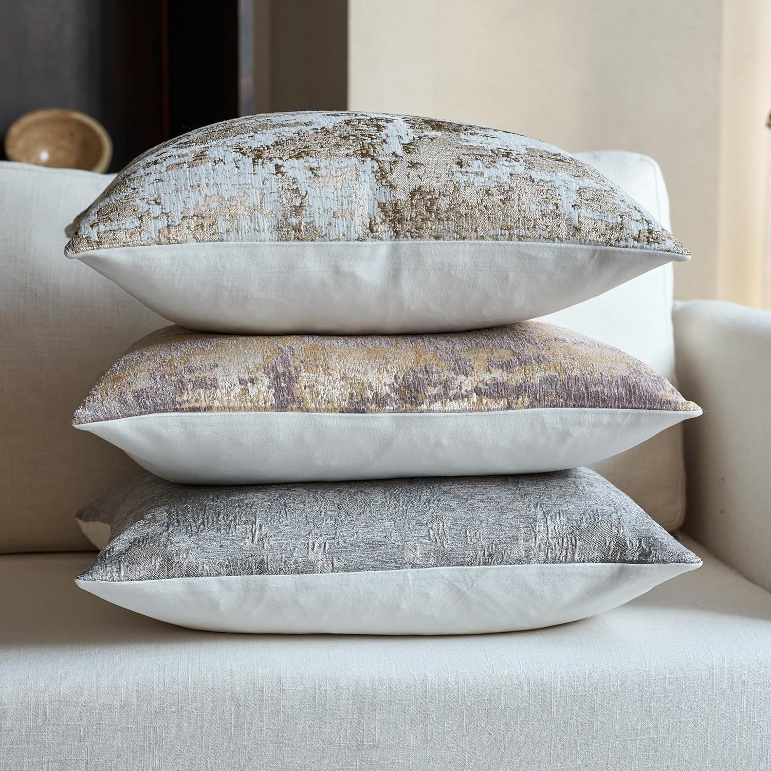 THE-TINOART Pack of 2 Chenille Jacquard Accent Pillow Covers 20x20, Soft Cream and Metallic Gold Abstract Design, Modern Luxury for Sofa Couch Living Room