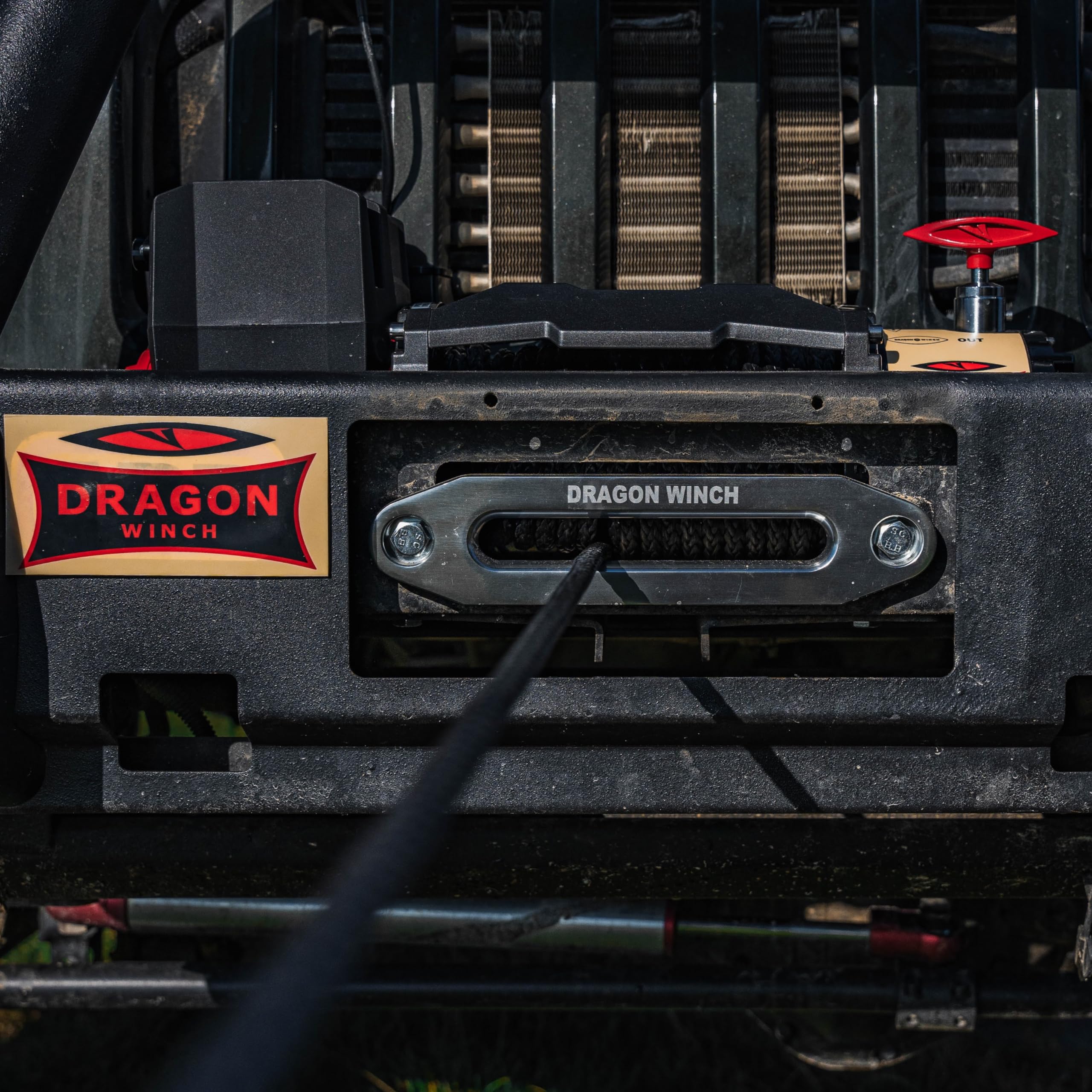 Dragon Winch Wyciągarka elektryczna 12V 13000 lbs / 5897 kg, z liną syntetyczną 20m do lawet, pojazdów off-road, wozów strażackich | pilot bezprzewodowy + akcesoria do wyciągarki | Wodoodporność IP67