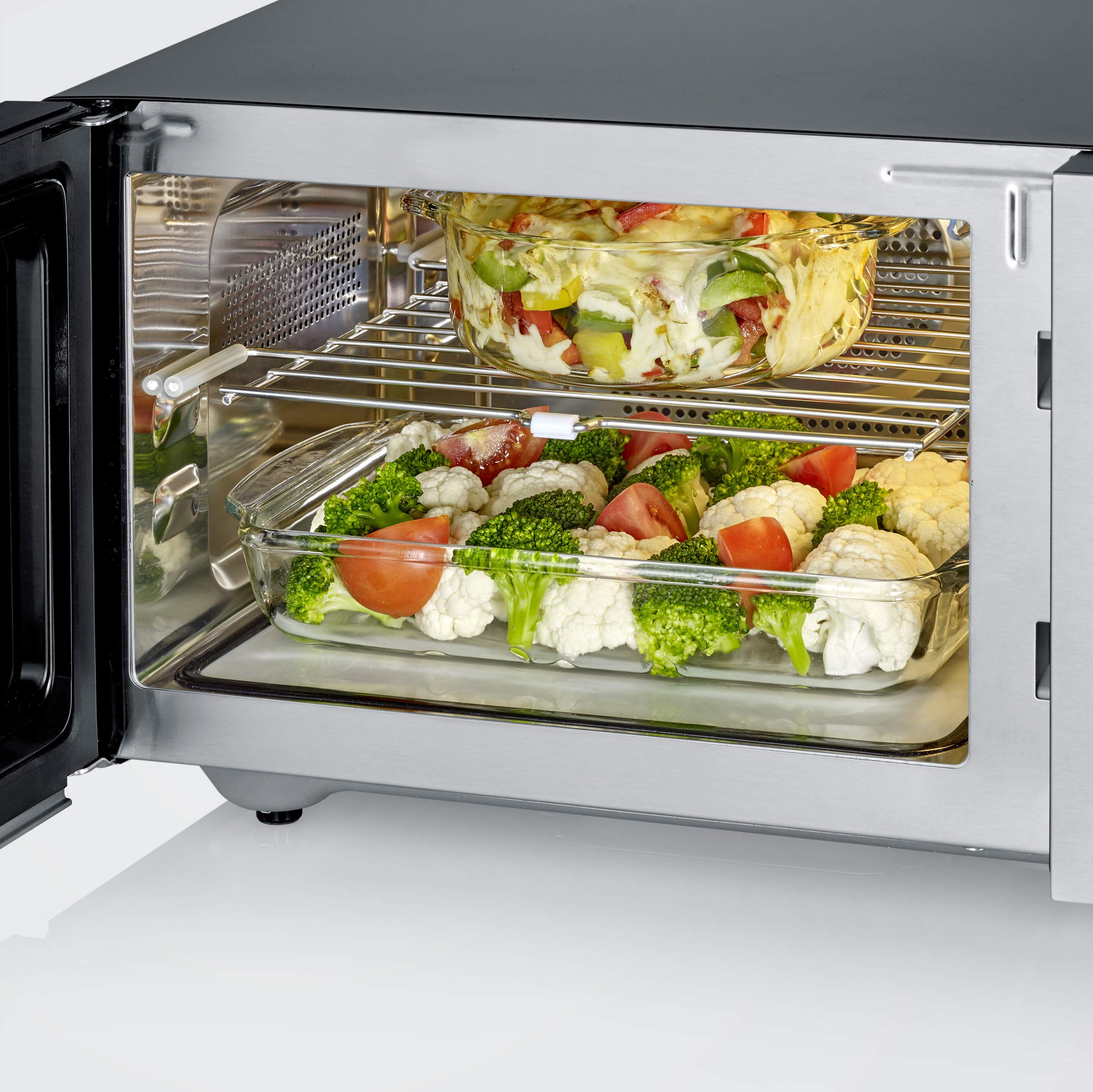 SEVERIN Forno a Microonde 3in1 con Base in Vetro, Flatbed per Piatti Grandi, Funzione Grill e Aria Calda, Ampio Spazio Interno per Teglie Quadrate, Nero e Acciaio Inox - MW 7777