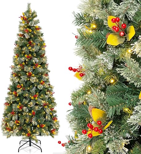 Happygrill Árbol de Navidad artificial de hoja perenne de 7.5 pies con bisagras con puntas de ramas rociadas de nieve y racimos de bayas rojas