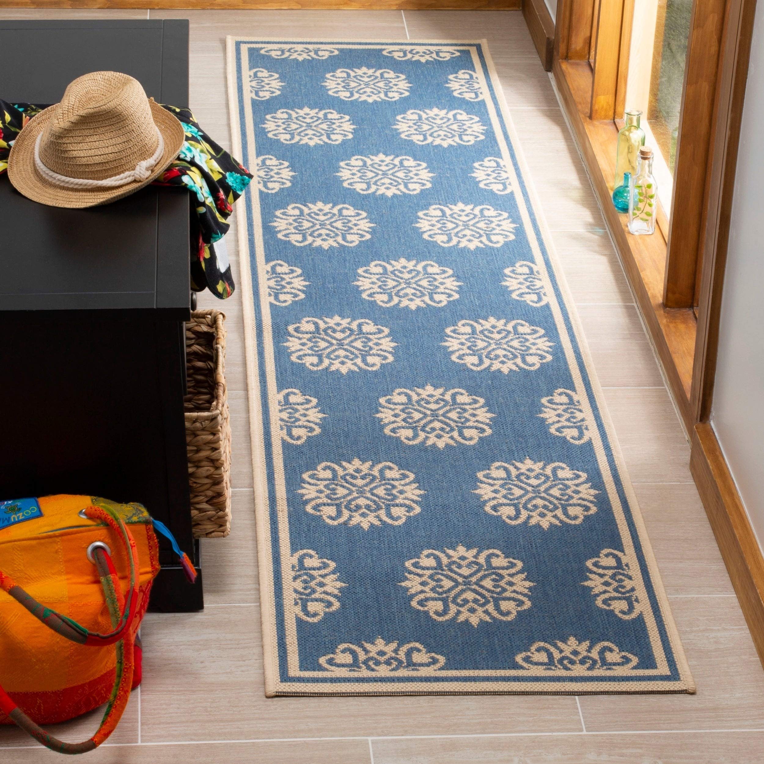 SAFAVIEH Linden Collection Runner Rug - 2'2