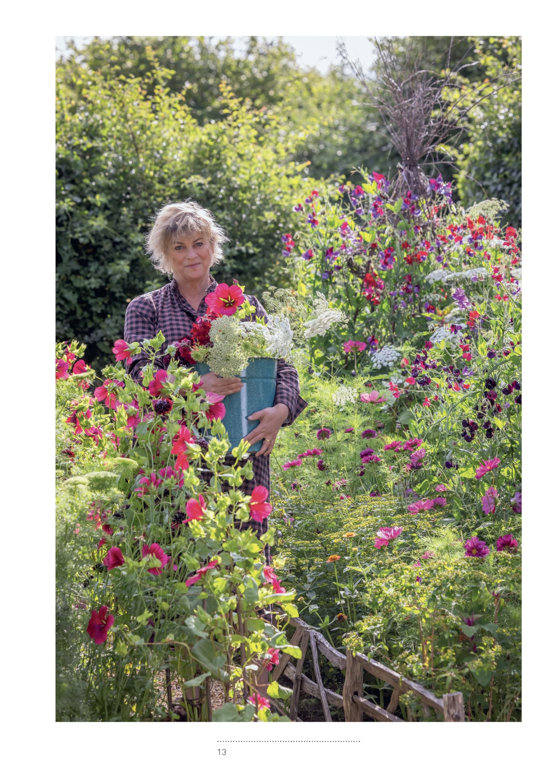 A Year of Cut Flowers: A life of growing and arranging for all seasons