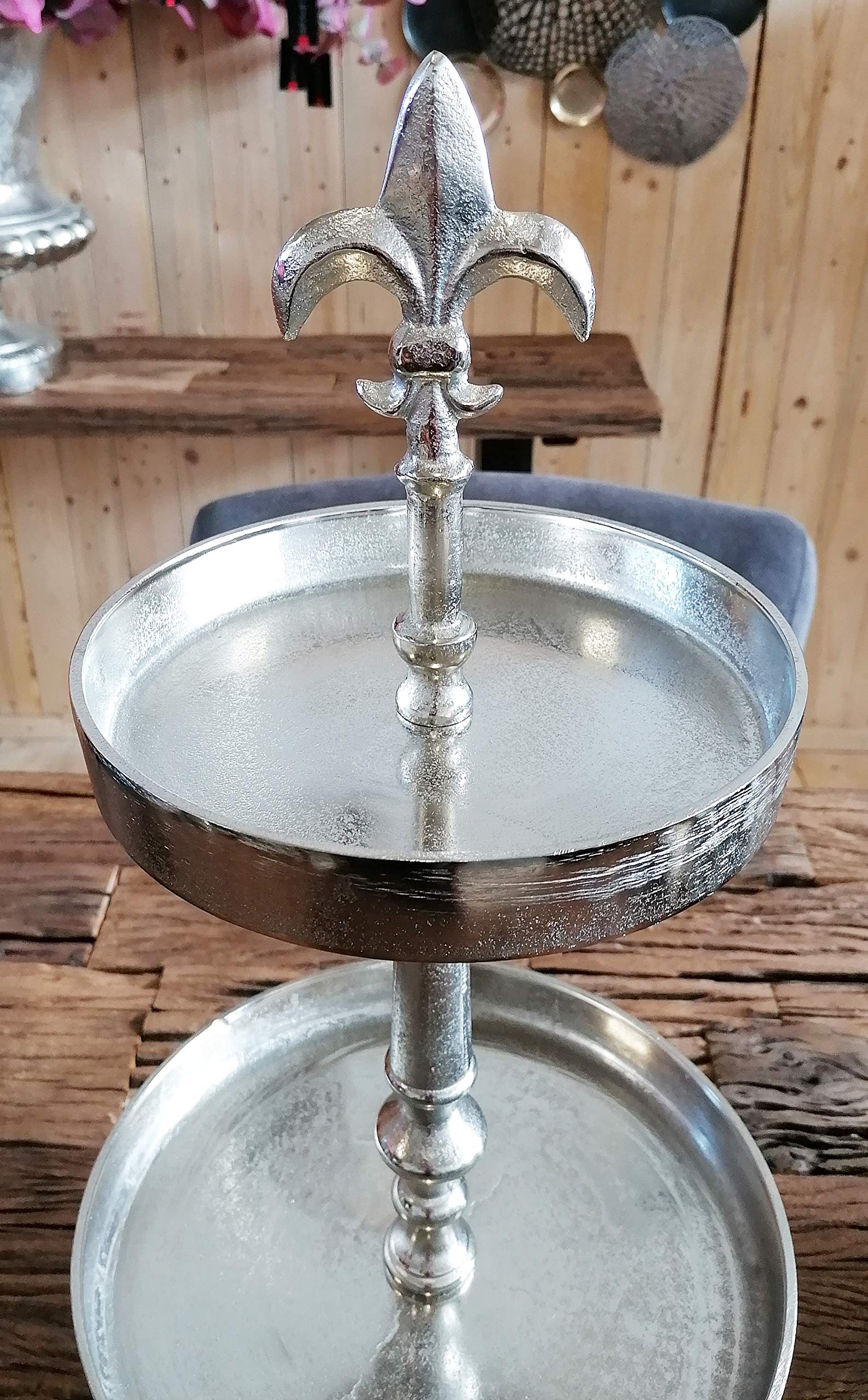 Etagere Lilie 2-Stöckig Dekoteller Schale Deko Dekoration - Servierplatte Groß aus Metall Aluminium - Silber Luxus - Tischdeko Hochzeit - Weihnachtsdeko für Wohnzimmer, Esszimmer oder Küche - 57 cm