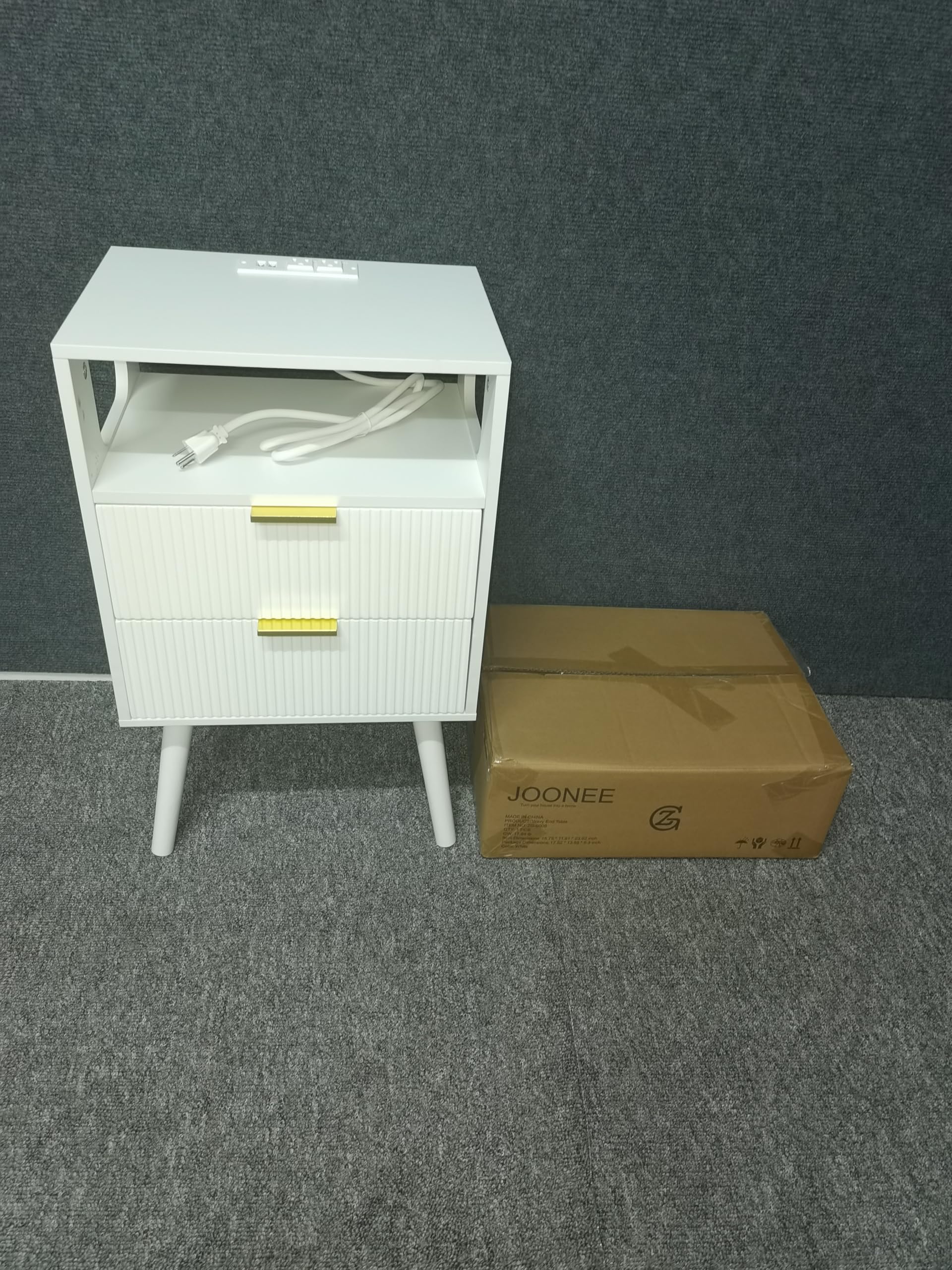 Mesita de noche blanca con estación de carga y luces LED, moderna mesita de noche con 2 cajones de almacenamiento y estante de madera abierta, para dormitorio y espacios pequeños, mesita de 7