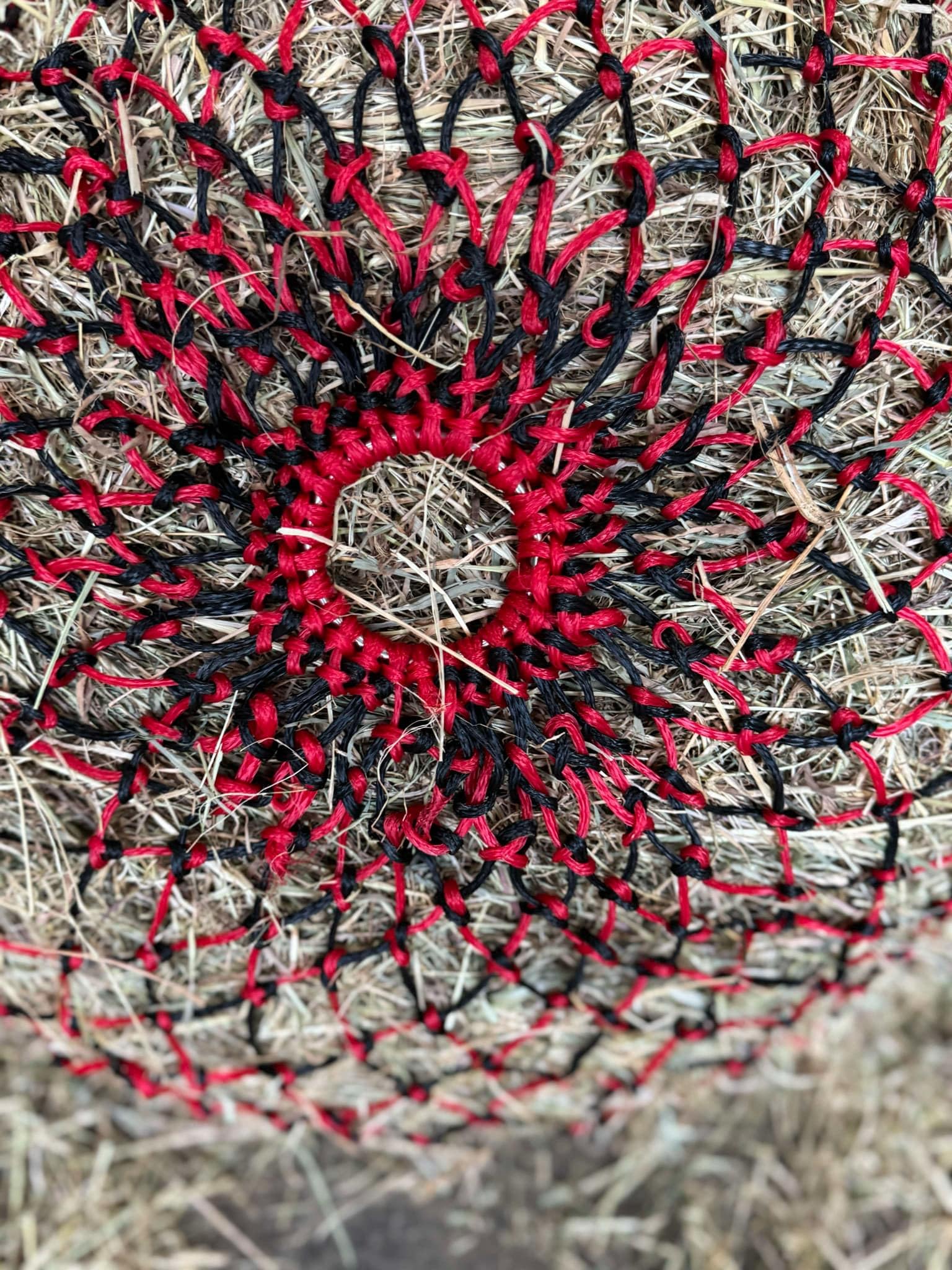 Dual Tone Spiral Haynet for Horse Durable Long Lasting Yard Feeding Bag Large (Red/Black) - Image 3