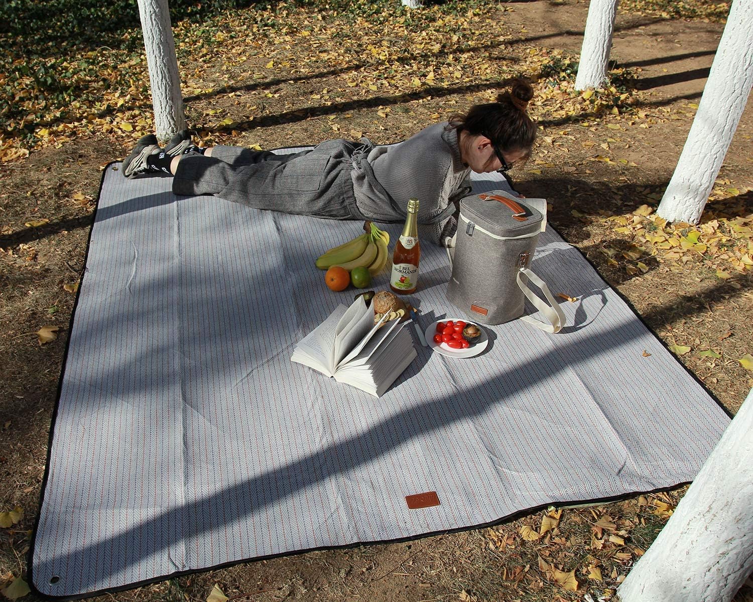 Extra Large Picnic Blanket Waterproof Beach Mat Portable Outdoor Blanket 79″ x 59″ Oversized Rug