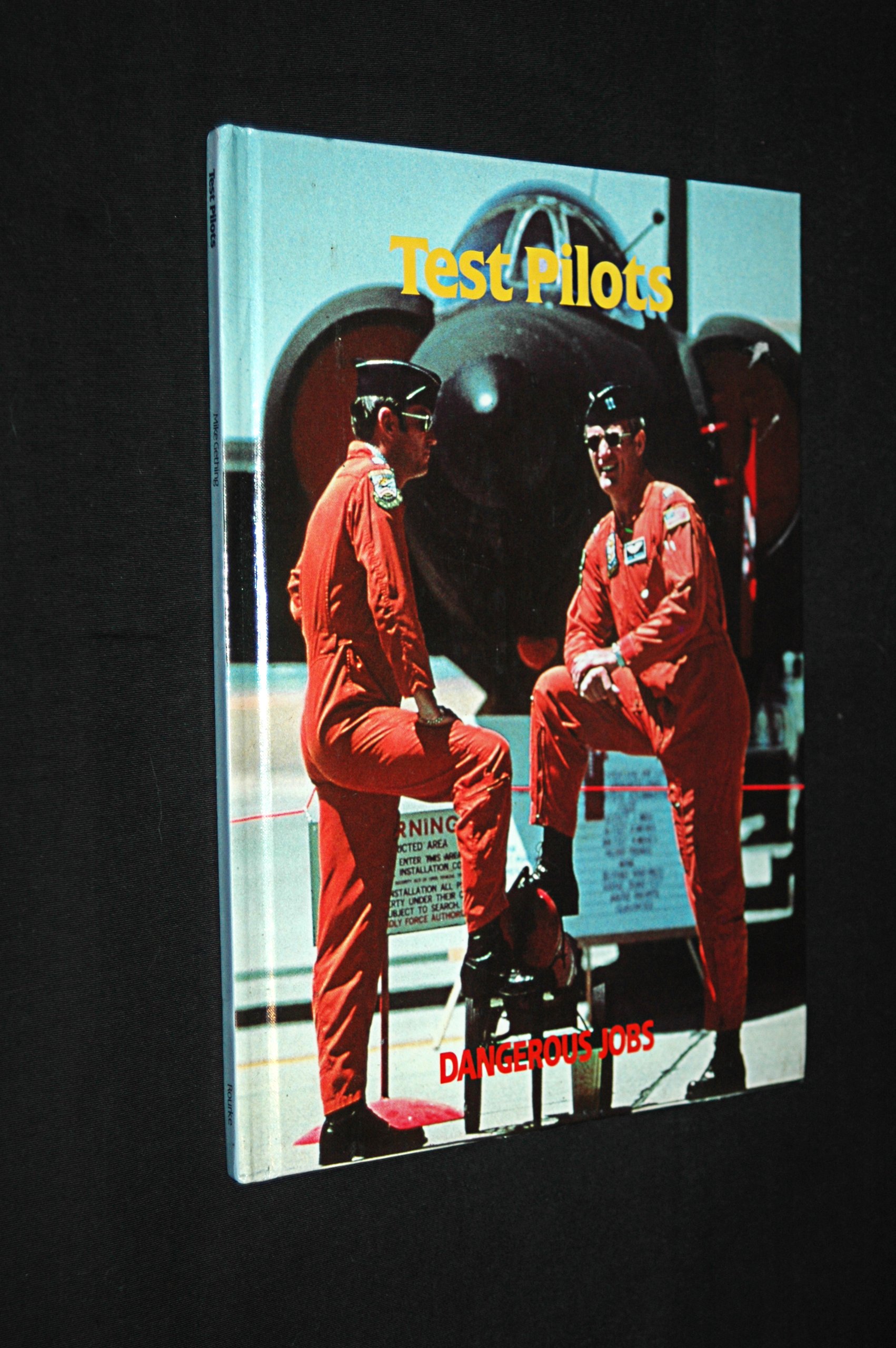 Buy The Test Pilots (Dangerous Jobs) — BookShops.in