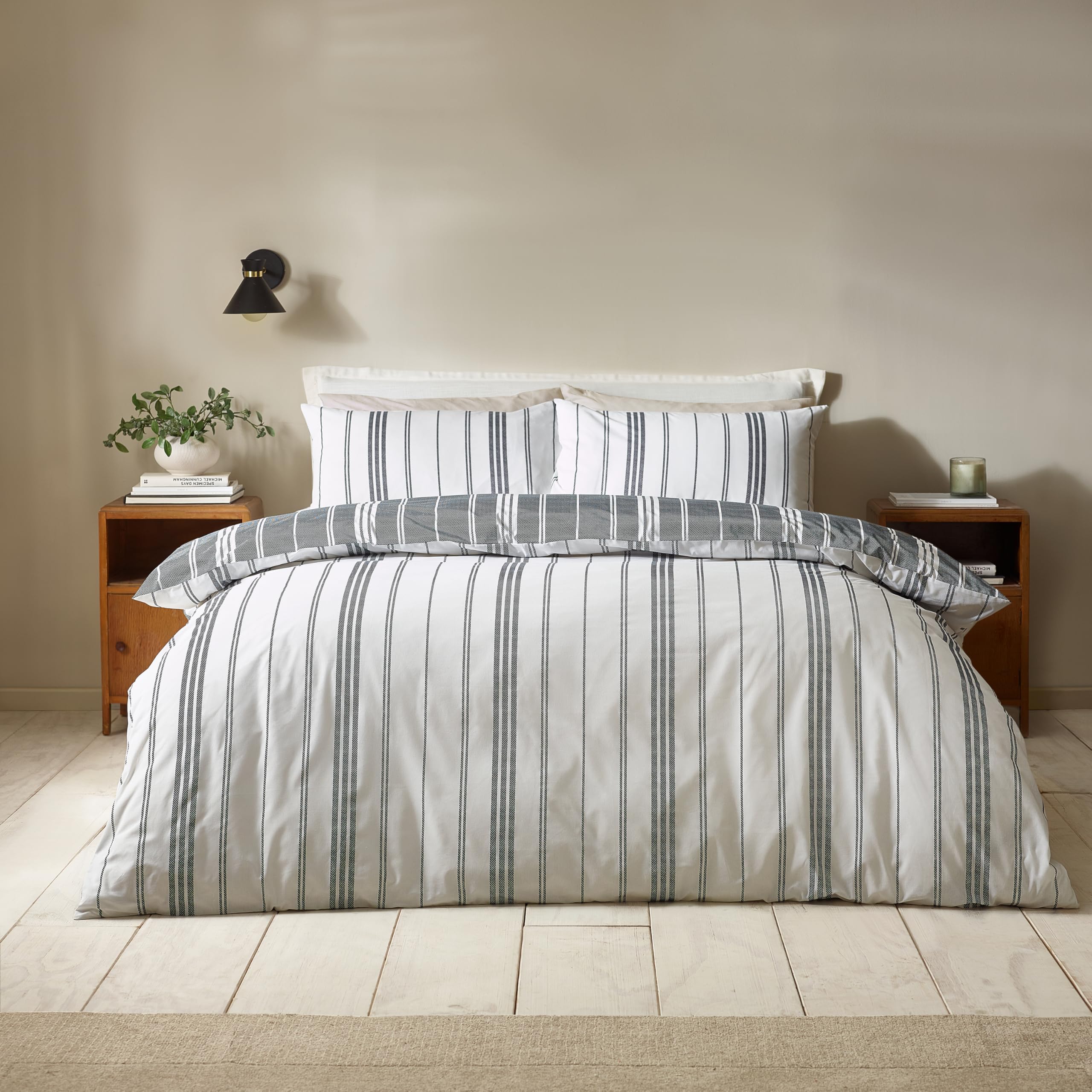 Catherine Lansfield Black Harbour Stripe Reversible King Duvet Cover Set With Pillowcases