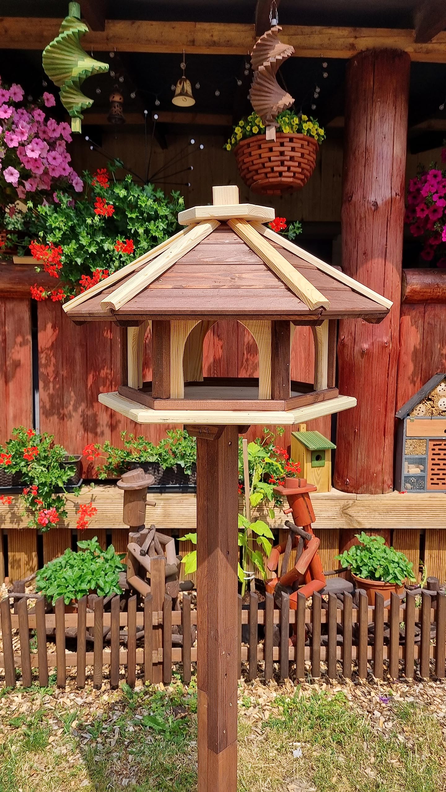 Domek dla ptaków ze stojakiem z drewna, odporny na warunki atmosferyczne, karmnik dla ptaków, karmnik dla dzikich ptaków, karmnik dla ptaków do ogrodu, na balkon (brązowy + naturalny)